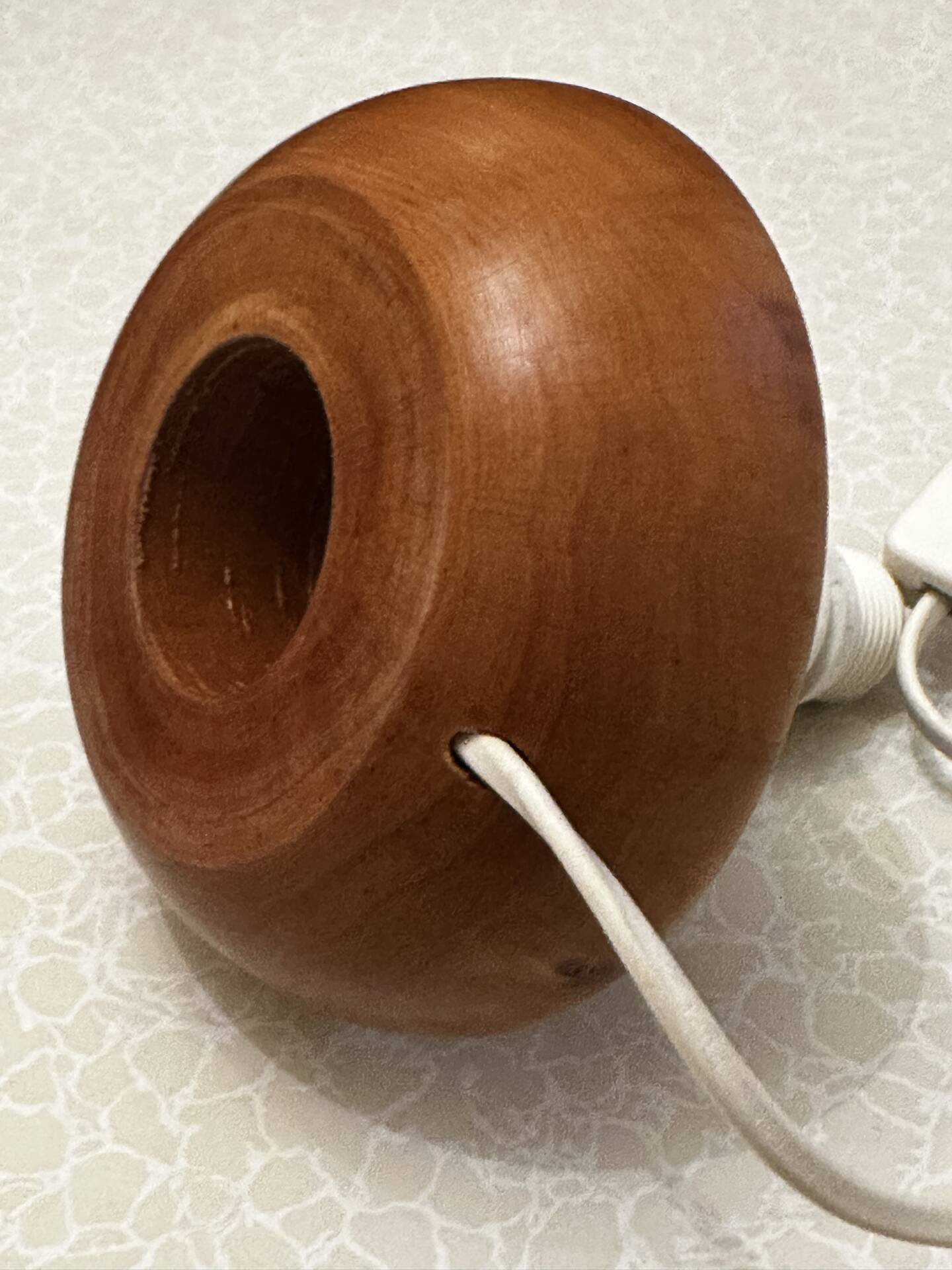 Petite lampe de table en bois massif tourné – années 80