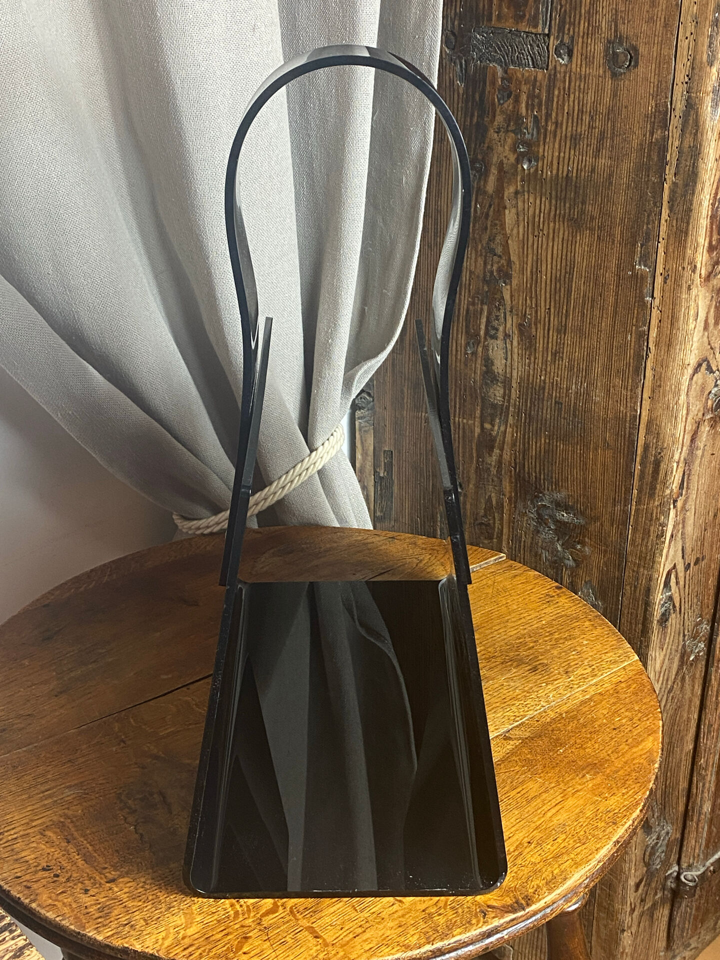Black plexiglass magazine rack