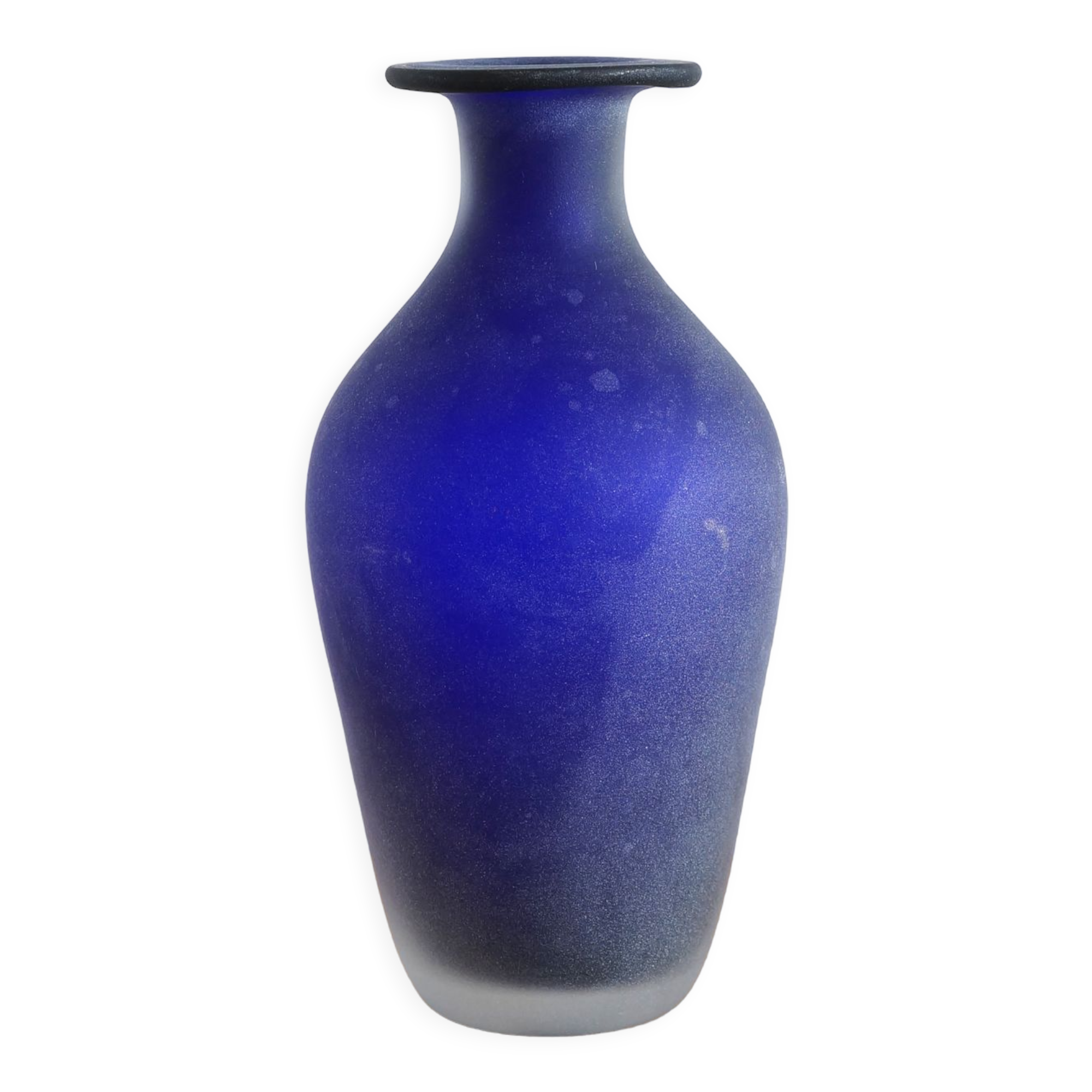 Vase in dark blue glass paste