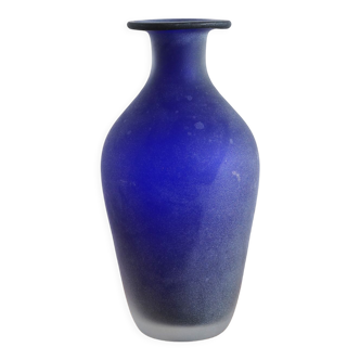 Vase en pâte de verre bleu foncé