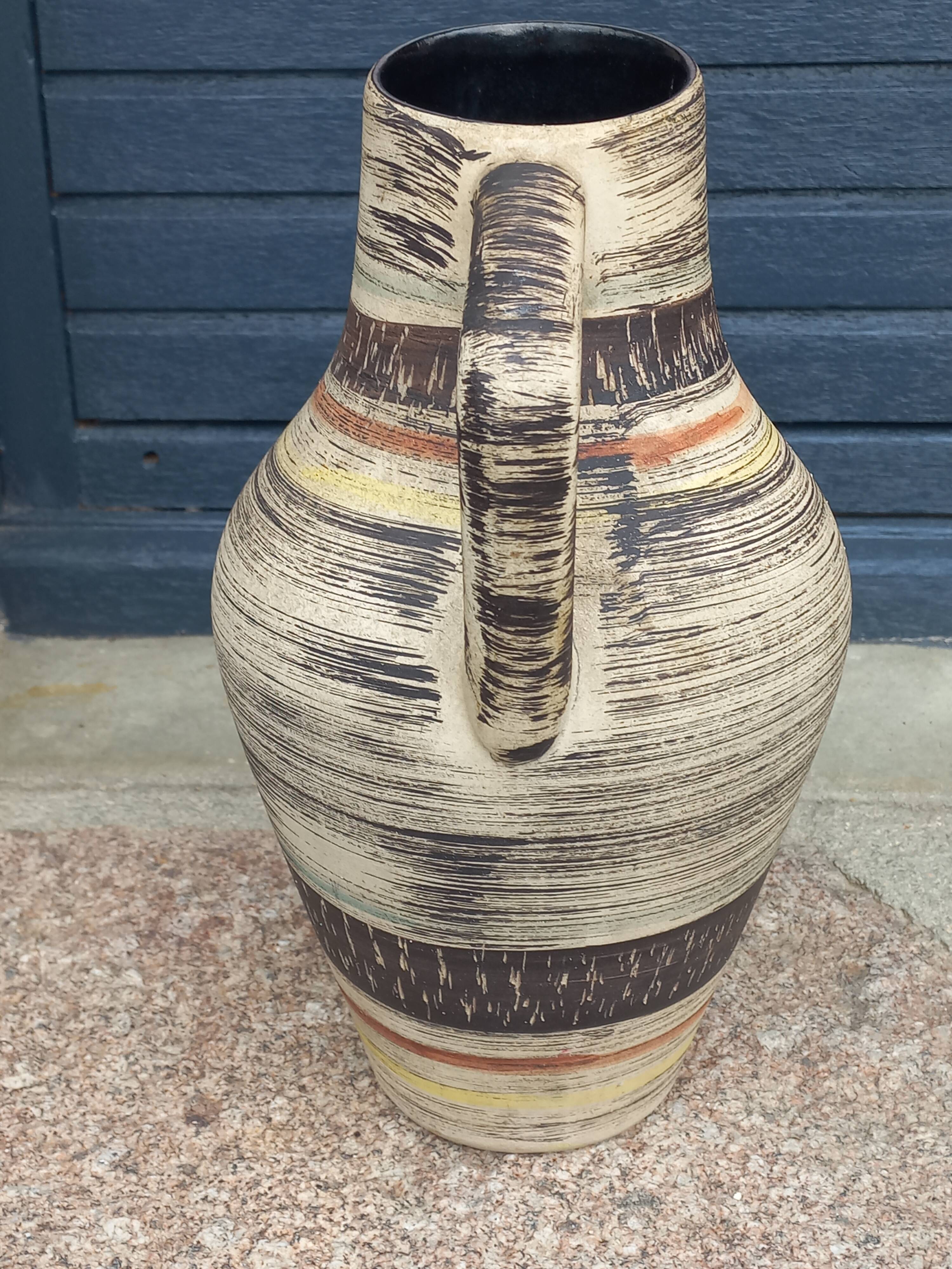 Vase cruche en céramique des années 60 multicolore et sacrifiée