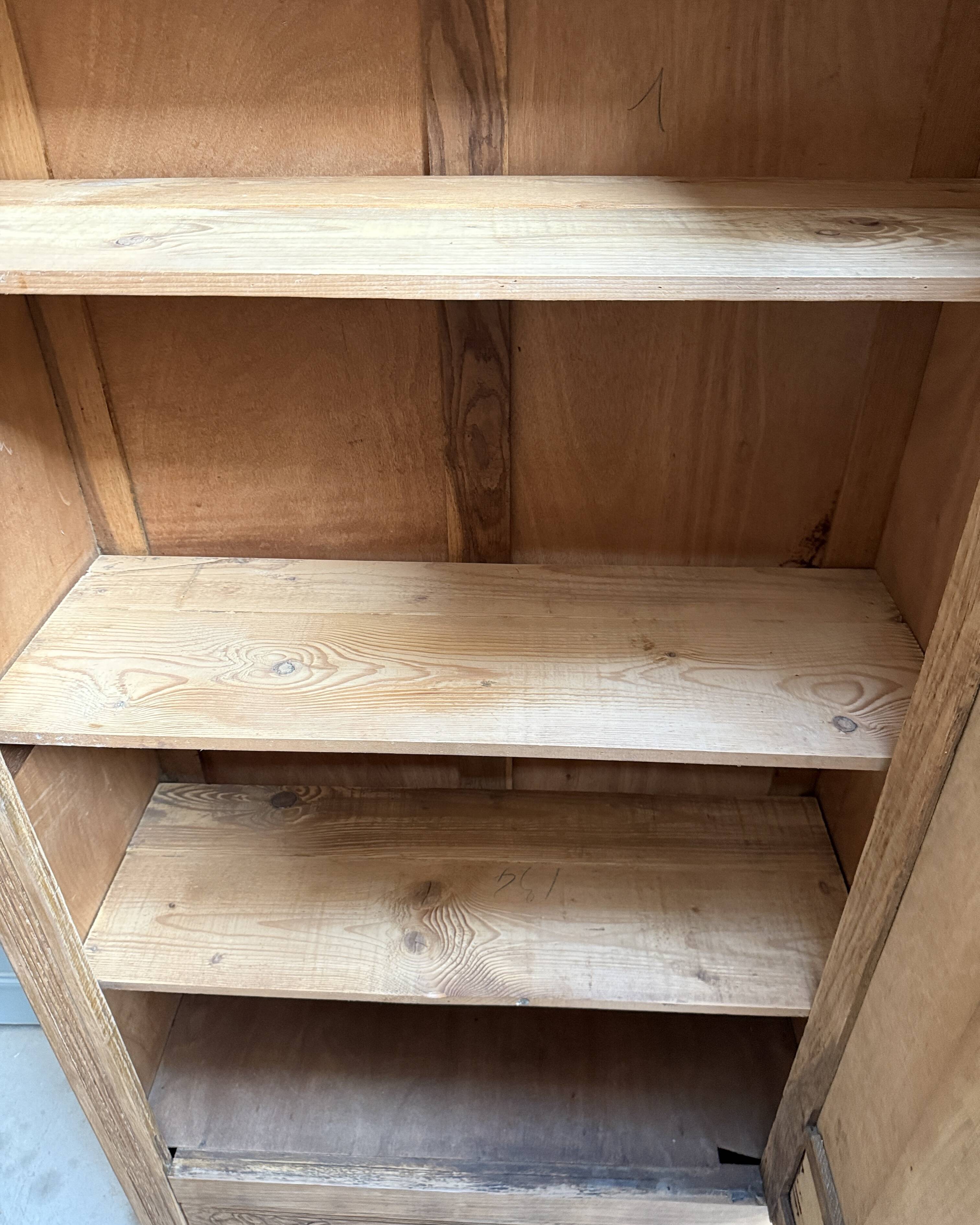 Renovated Art Deco bonnetière