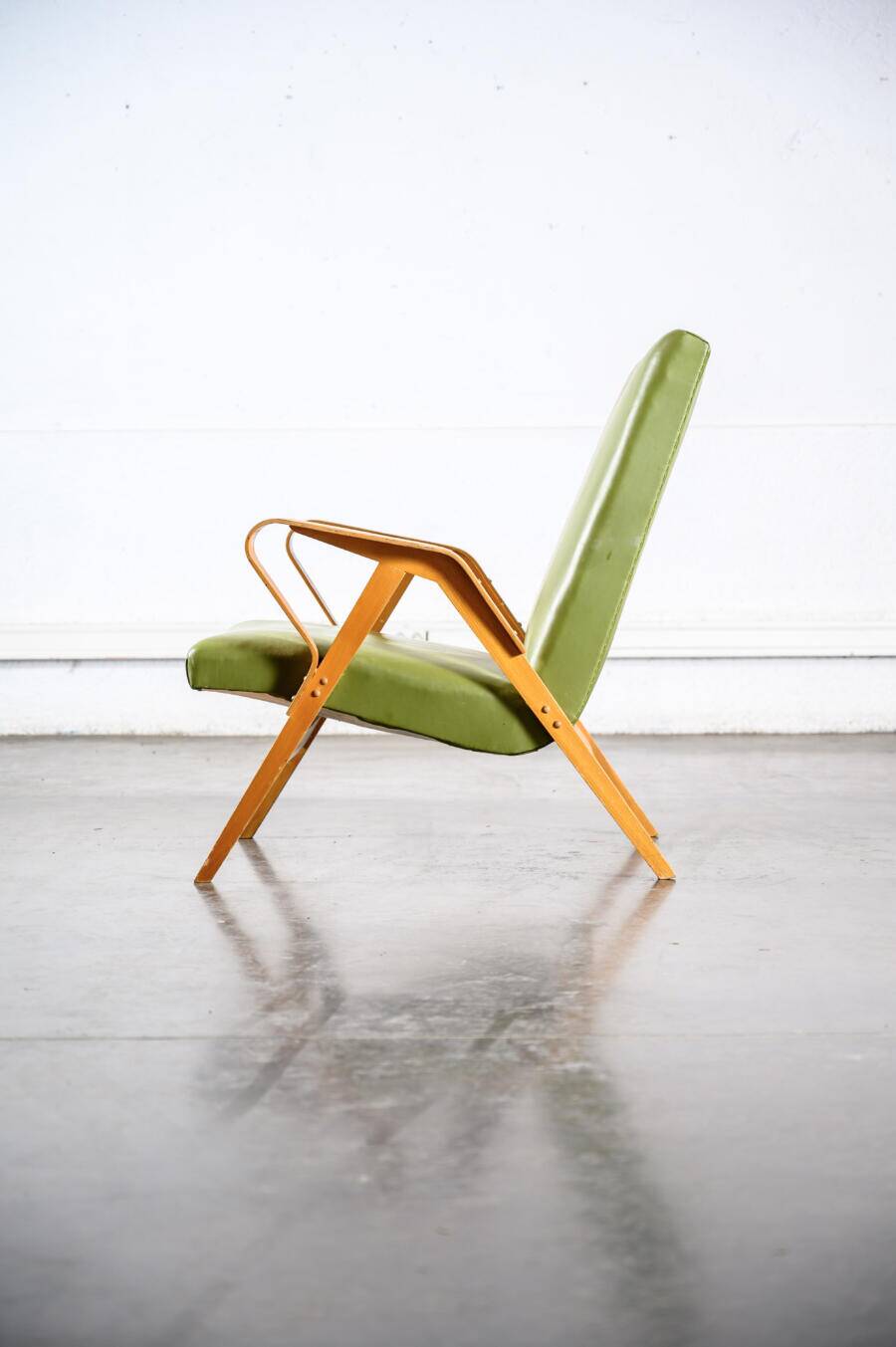 Fauteuil en skaï vert