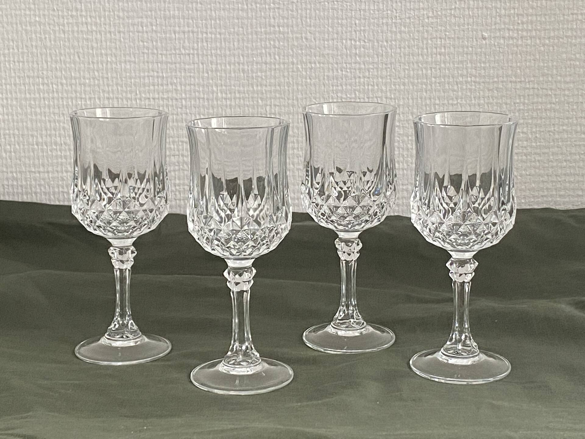 Set of 4 crystal stem glasses from Arques.
