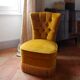 Fauteuil crapaud en velours jaune