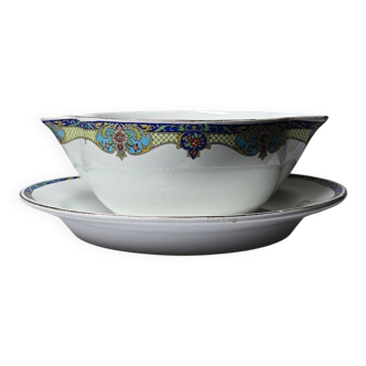 Old Lunéville sauce boat, opaque porcelain with polychrome decoration.