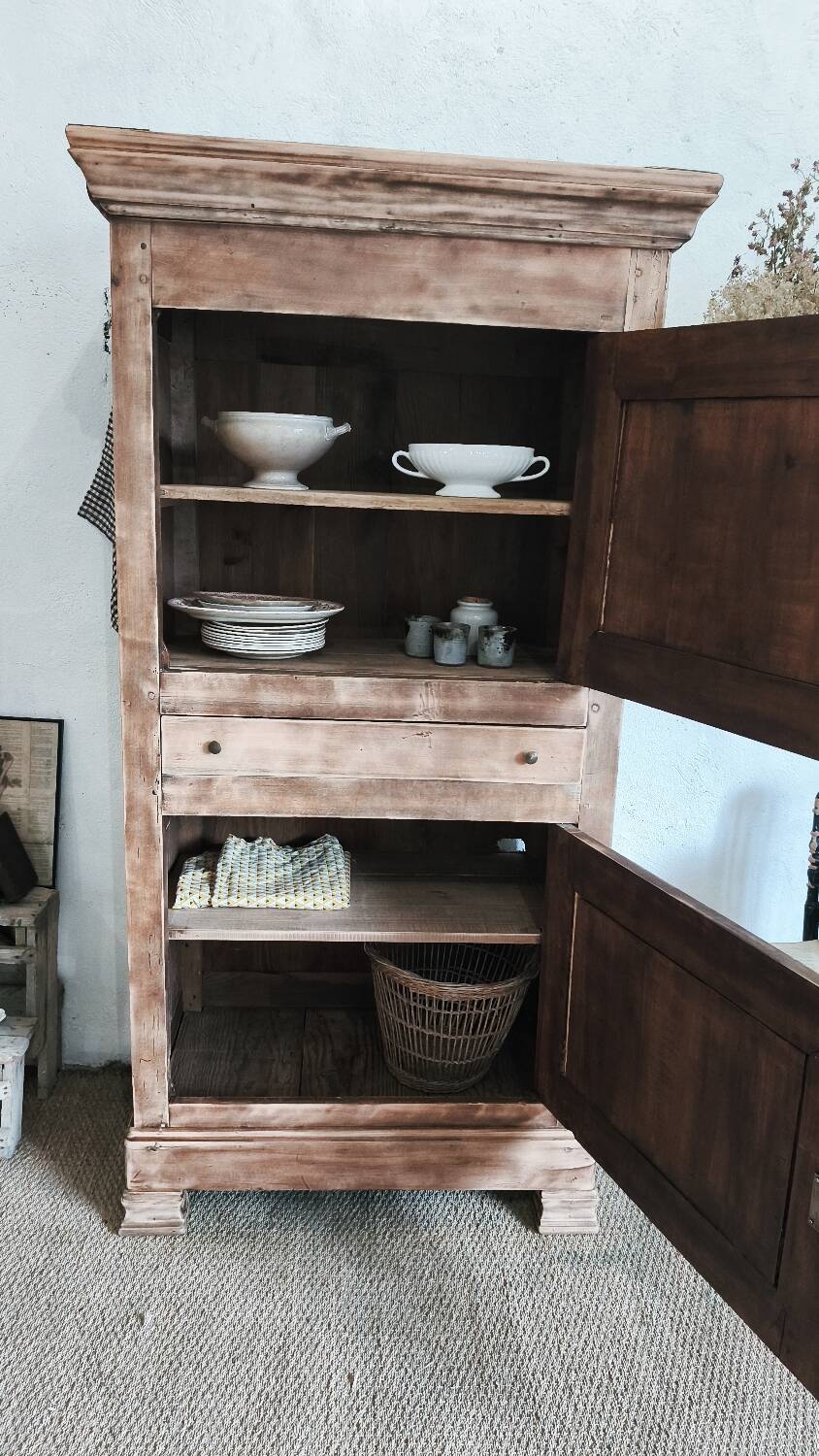 Wardrobe / standing man