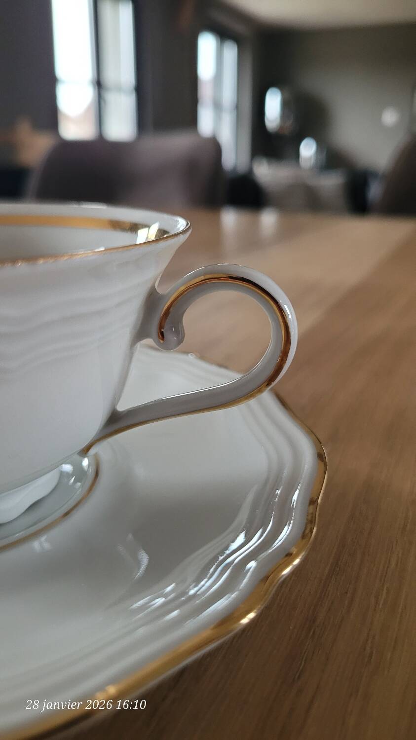 6 cups and saucers in Bavaria porcelain.