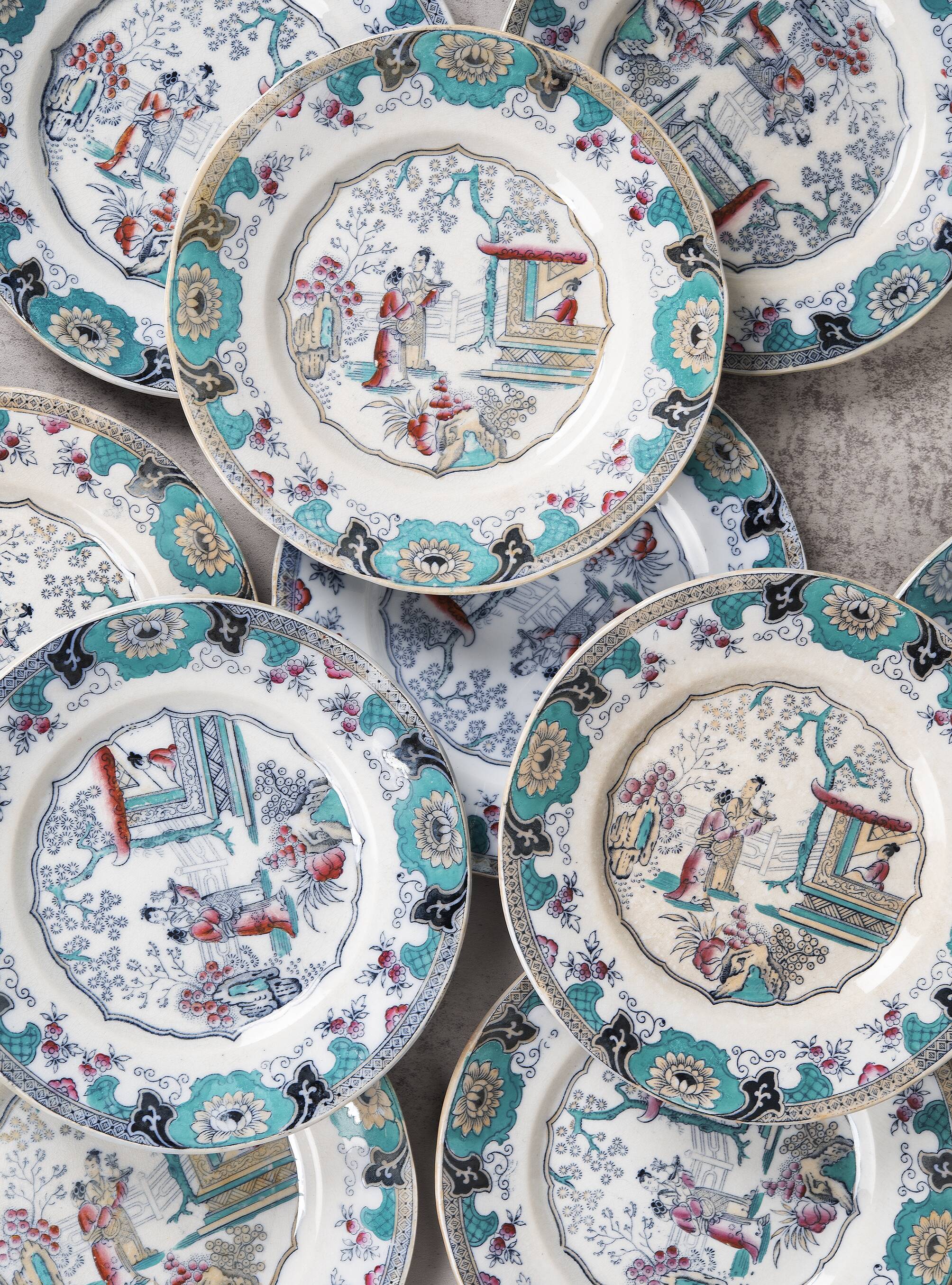 12 plates with large dish, Boch Frères Canton