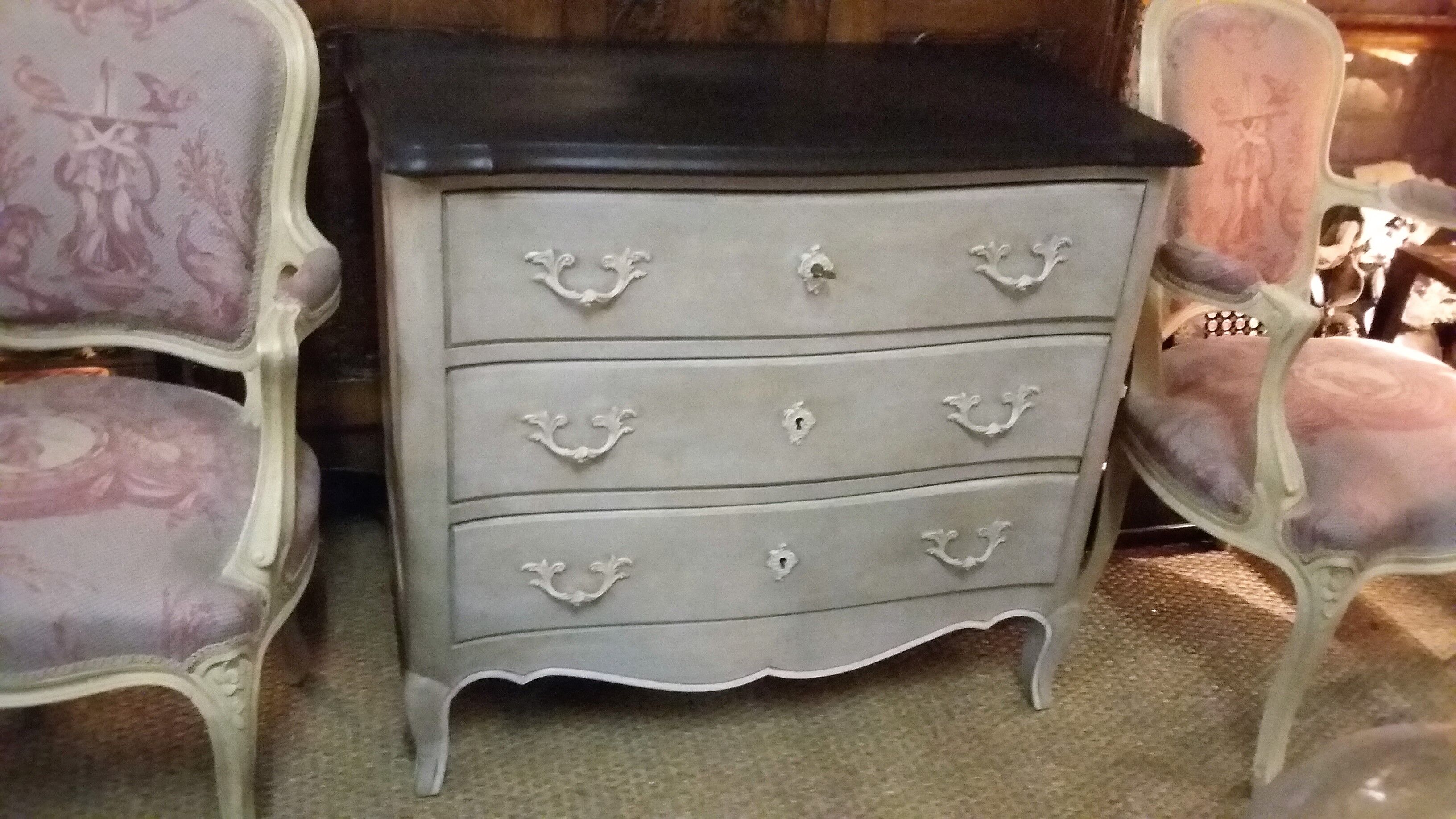 Commode style Louis XV patinée