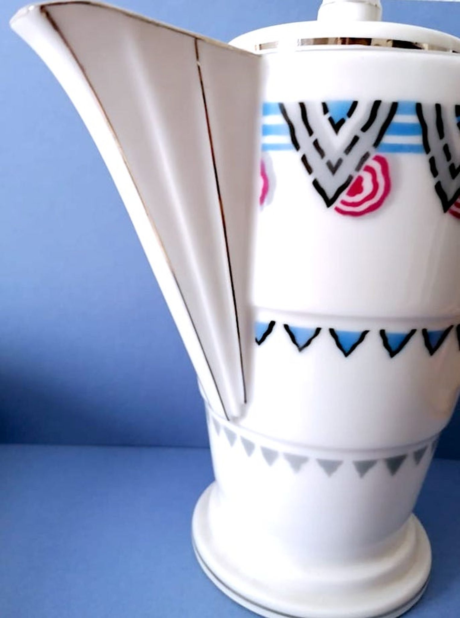 Théière en porcelaine de Limoges à décor géométrique