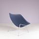 Fauteuil à huître pour femme des années 1950 sur base en chrome mat avec rembourrage bleu par