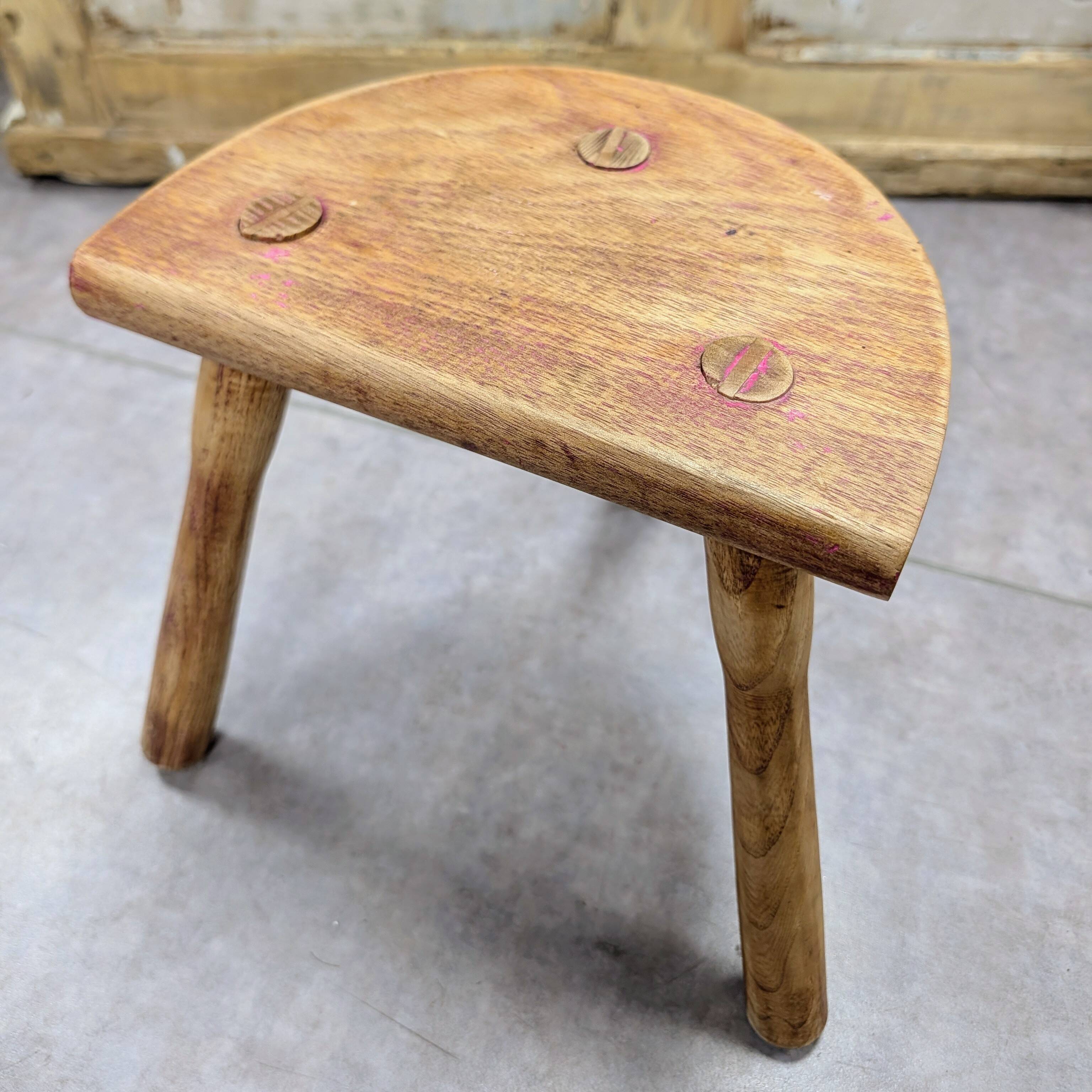 Tripod cowherd stool