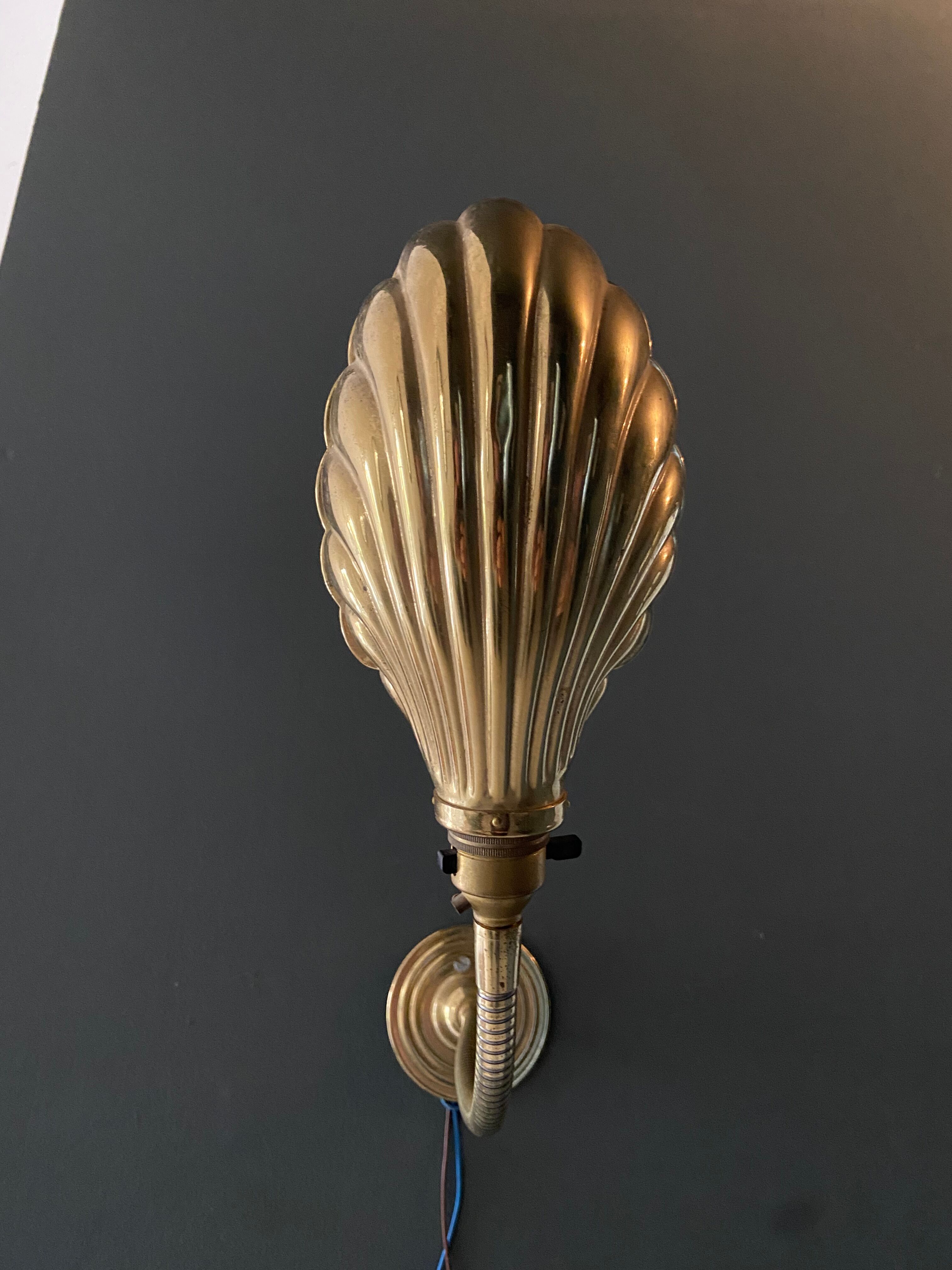Brass "shell" wall lamp, Arts Nouveaux