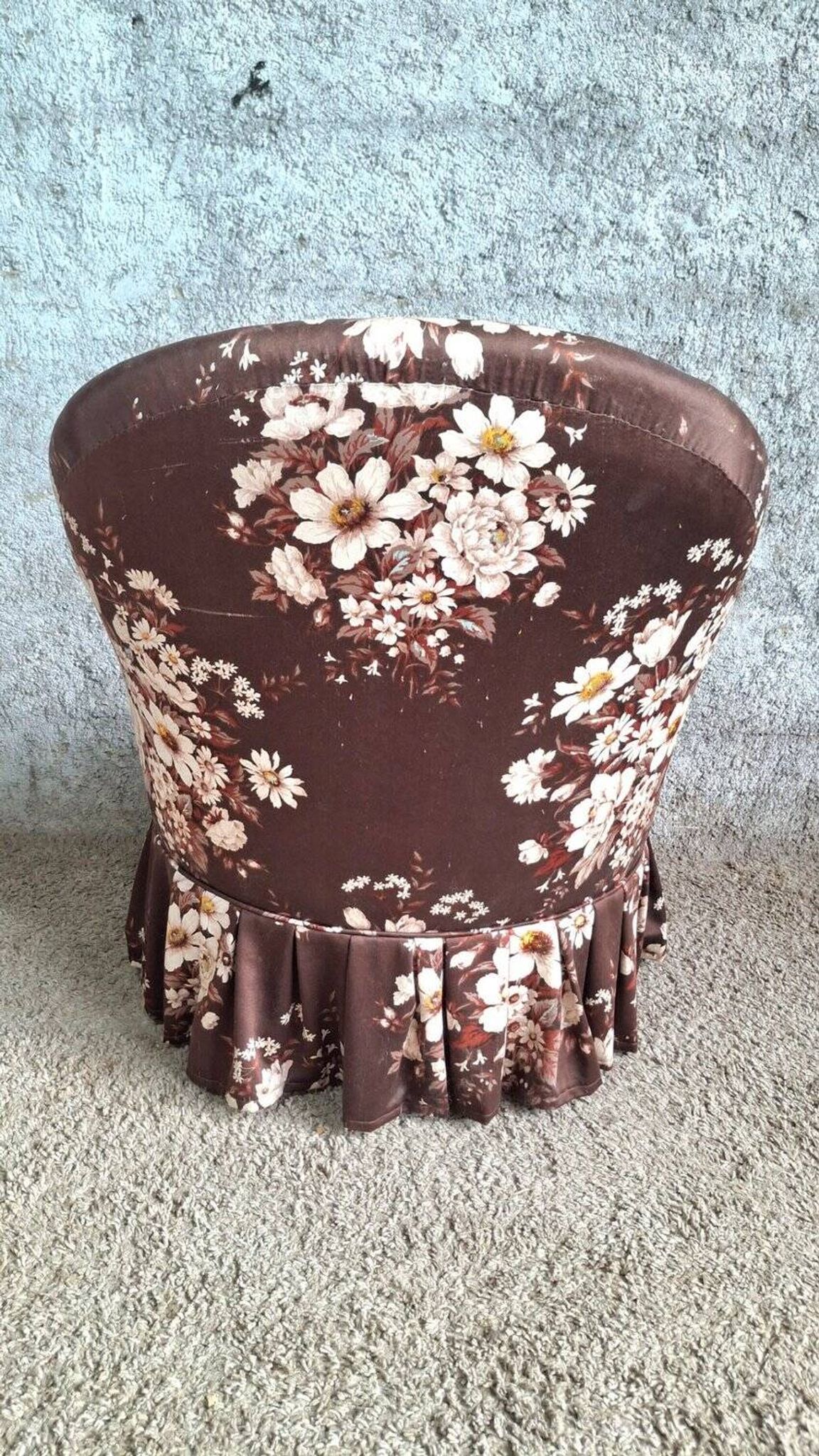 Napoleon III toad chair – Antique structure, floral fabric
