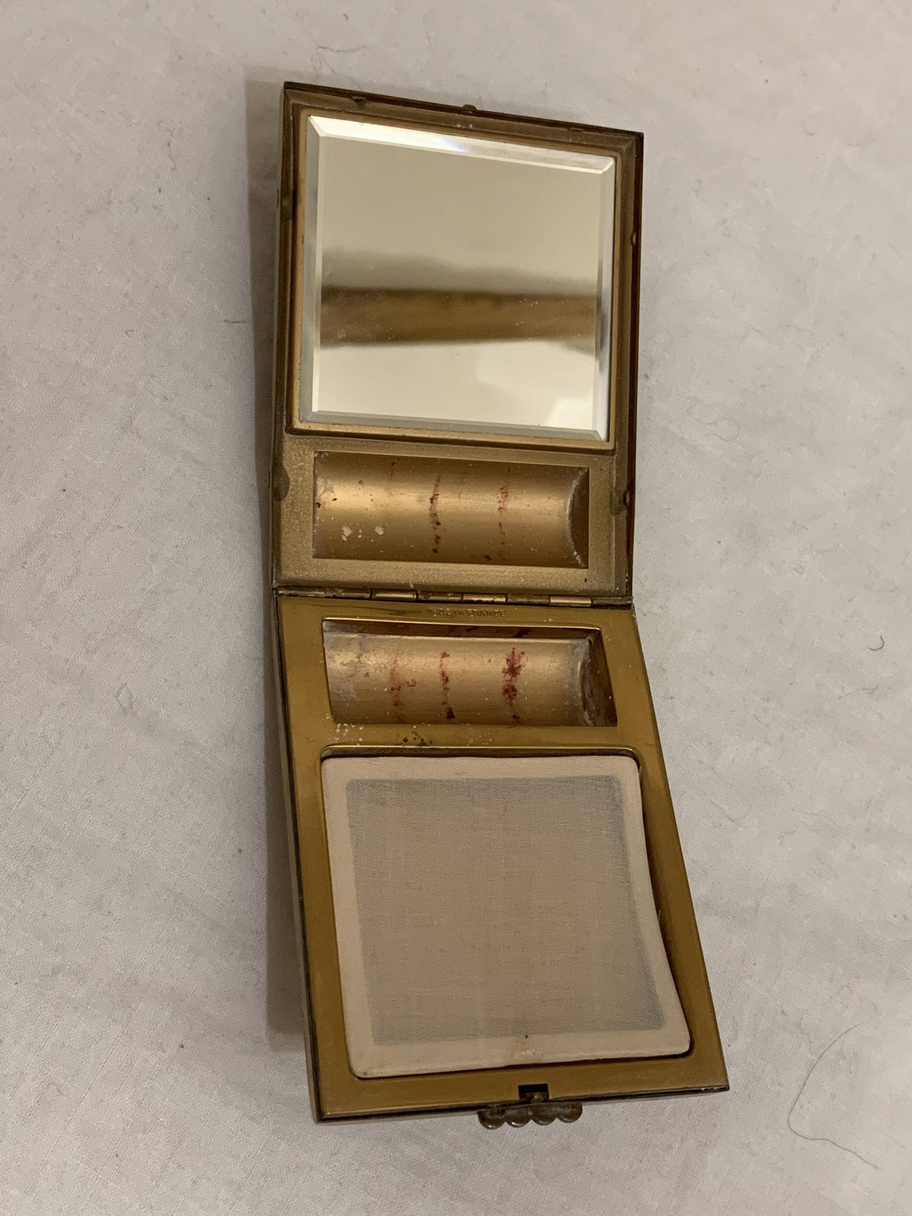 Vintage powder compact - good condition