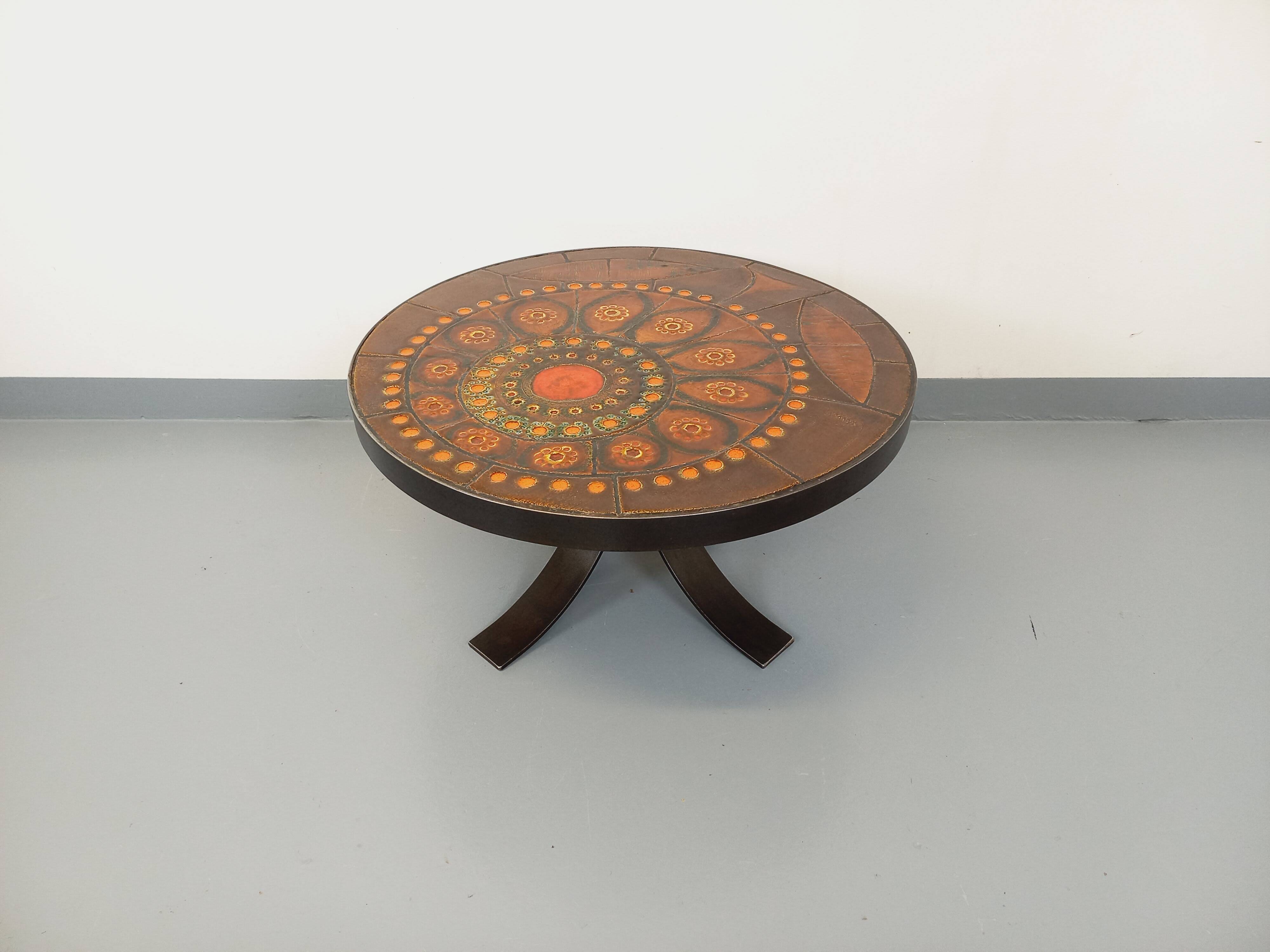 Vintage round coffee table from the 60s 70s by Raymond Corroyez in ceramic