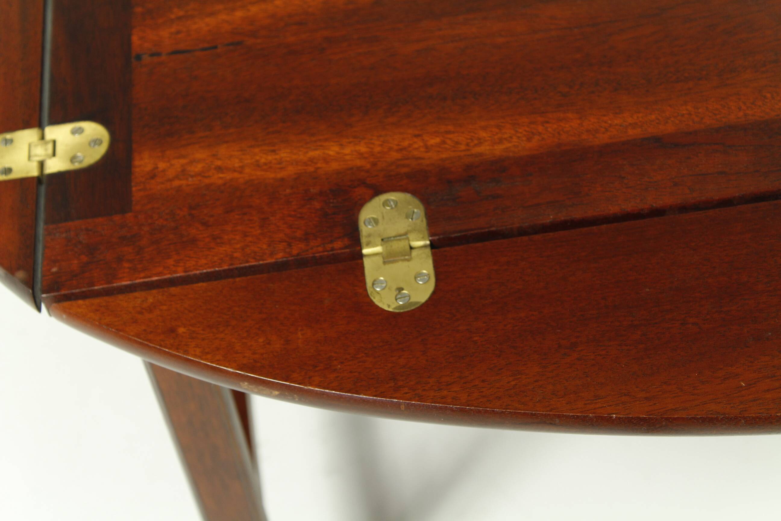 Oval Butlers Tray on Stand, England, 1970s Product Overview