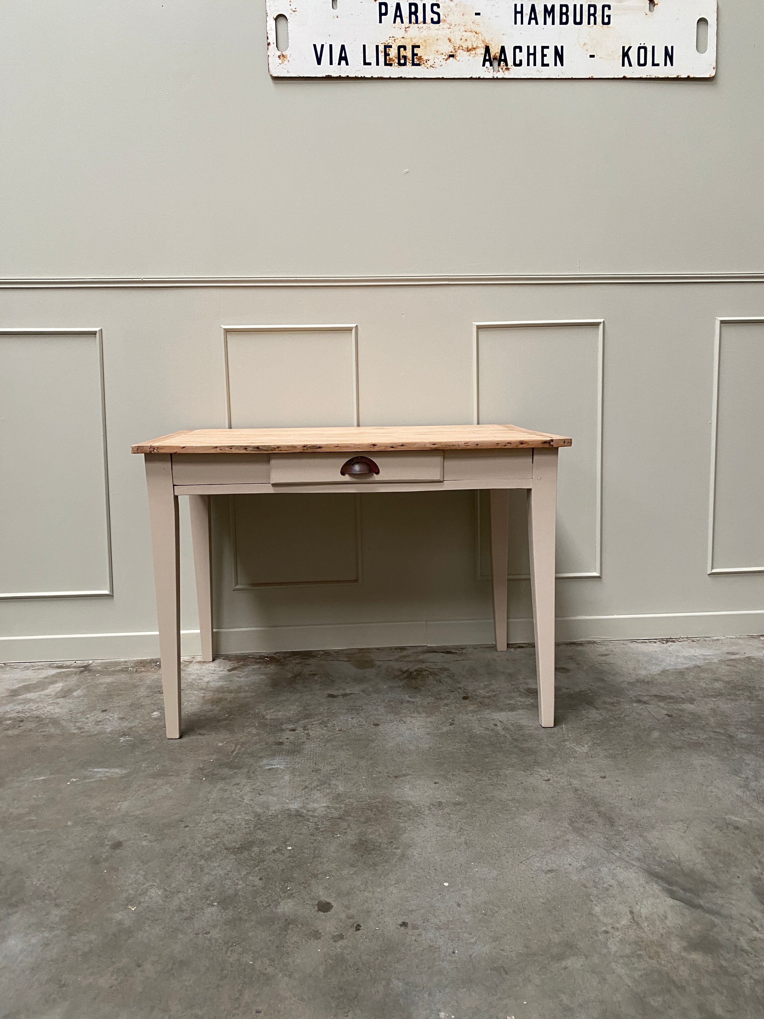Petite table de ferme ou brureau