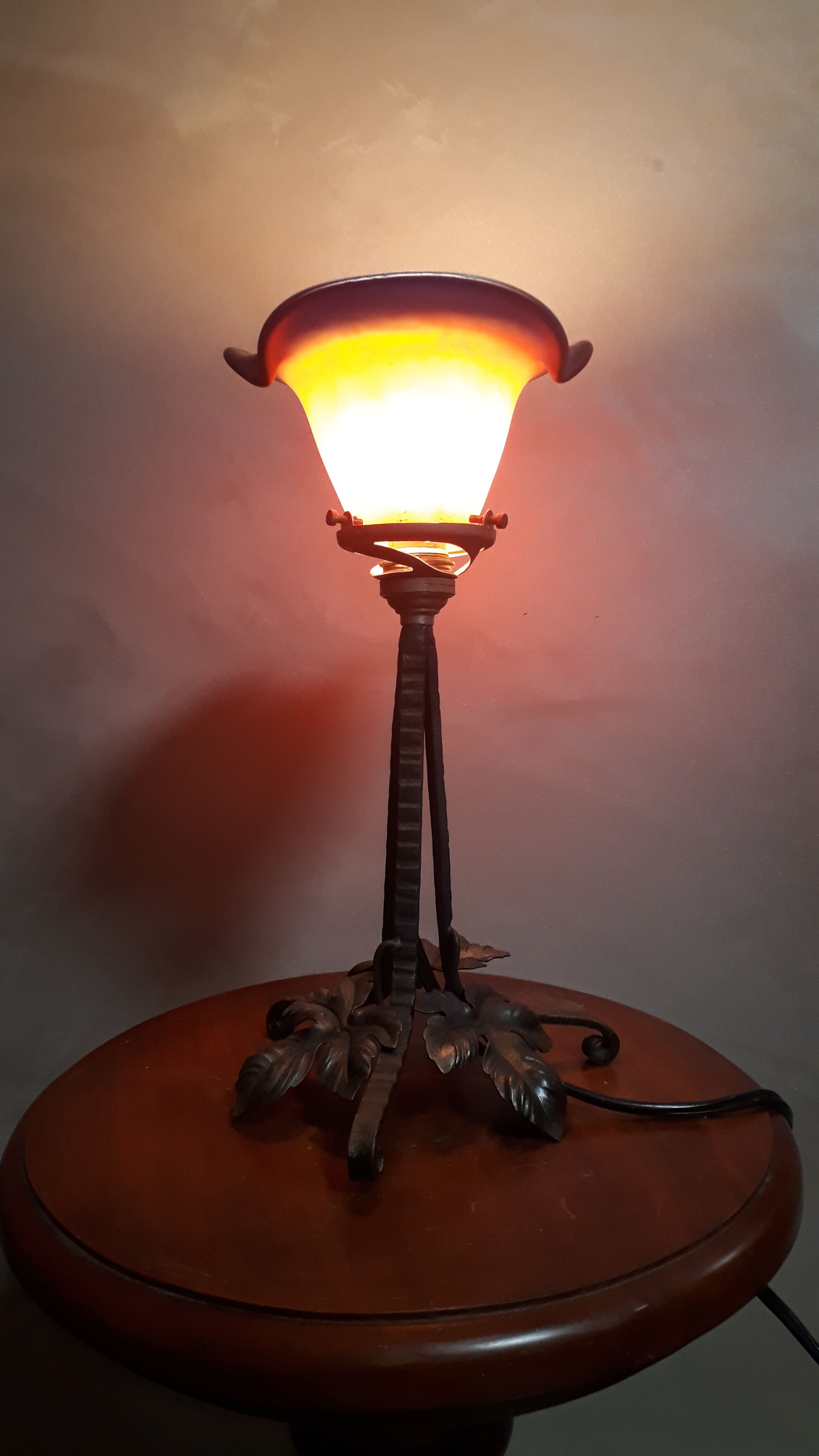 Lamp iron forge tulip pate glass signs 1930