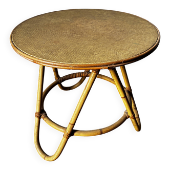 Small vintage round table in osie.