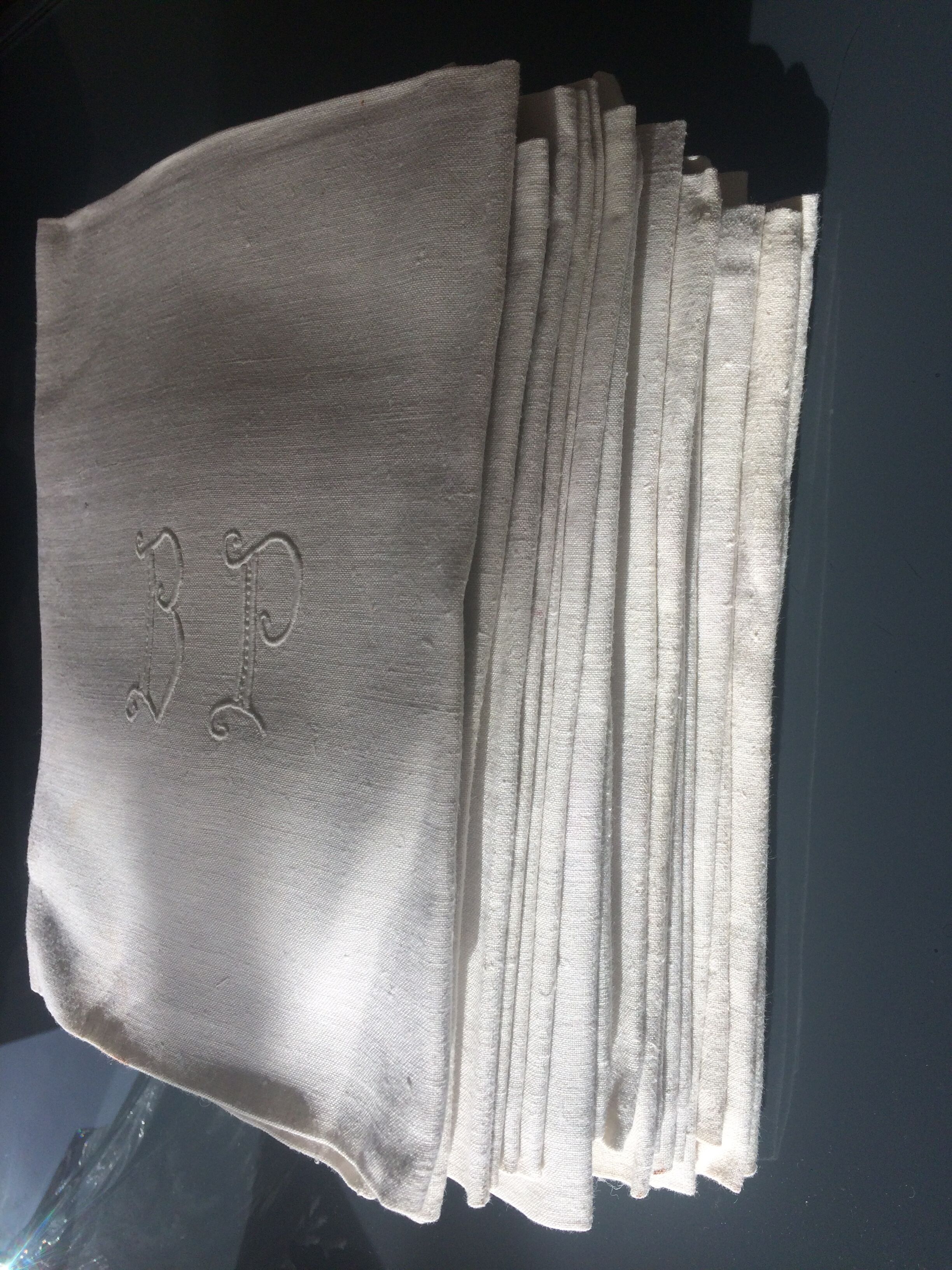 12 mongrammees of the 1930s towels