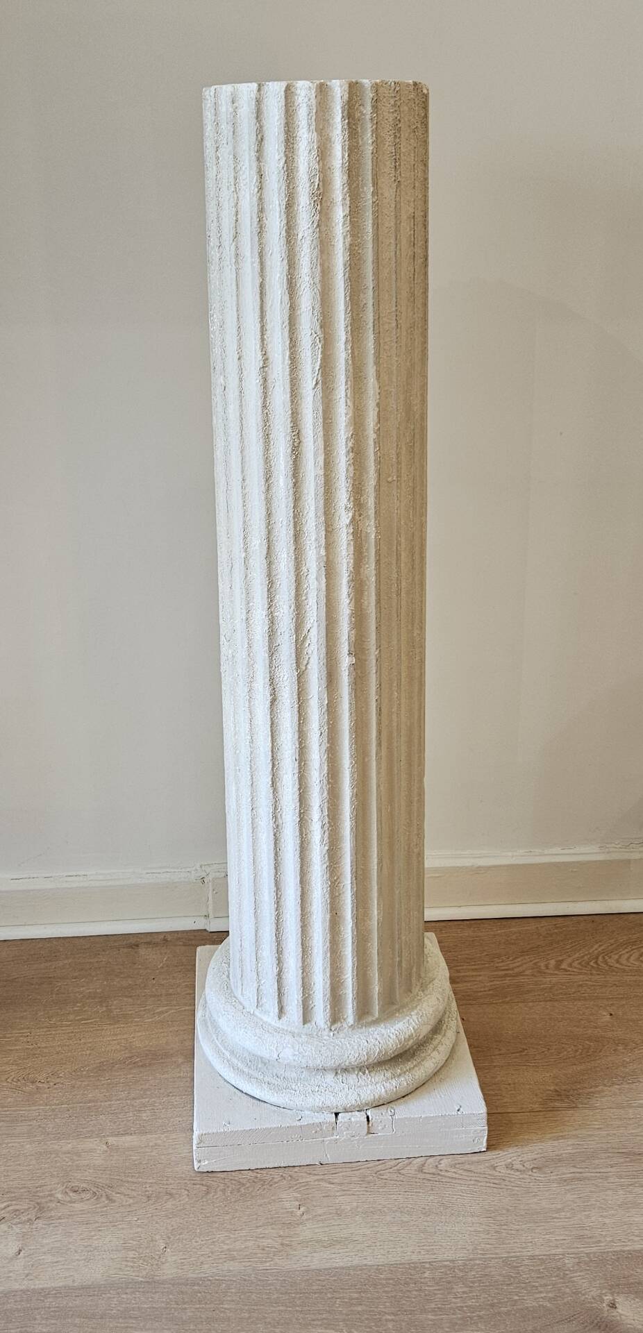 Fluted plaster column
