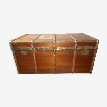 Antique trunk in wood and gilded brass