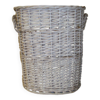 Wicker laundry basket