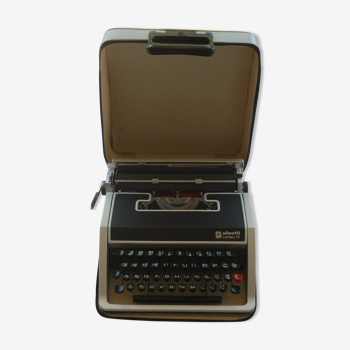 Machine to write Olivetti Lettera 33