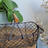Basket wire handle wood