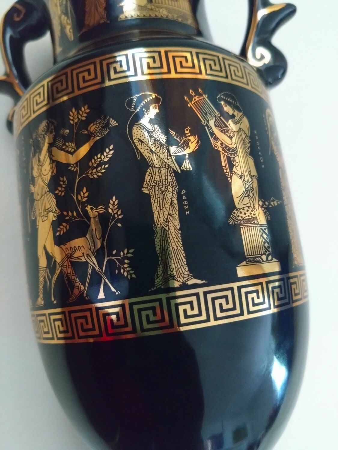 Petit vase noir et or