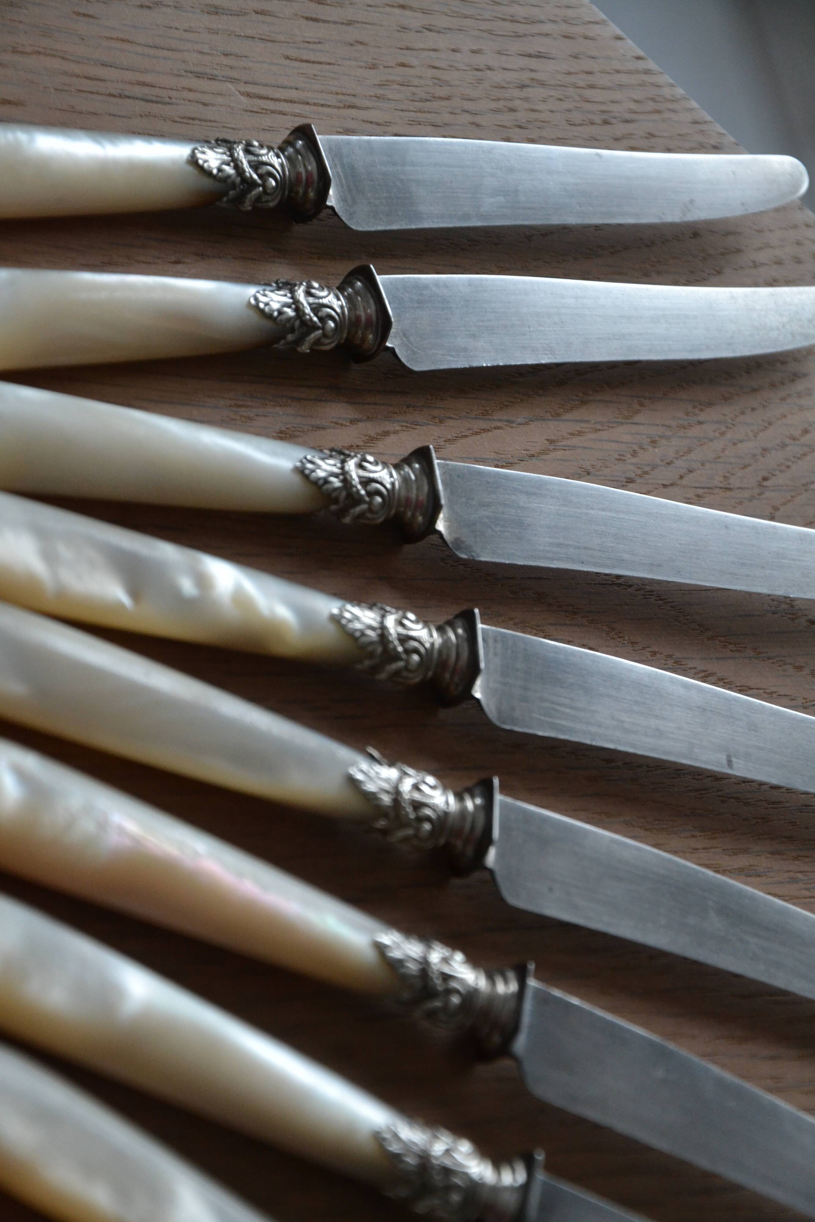 10 antique knives in mother-of-pearl and silver-plated metal