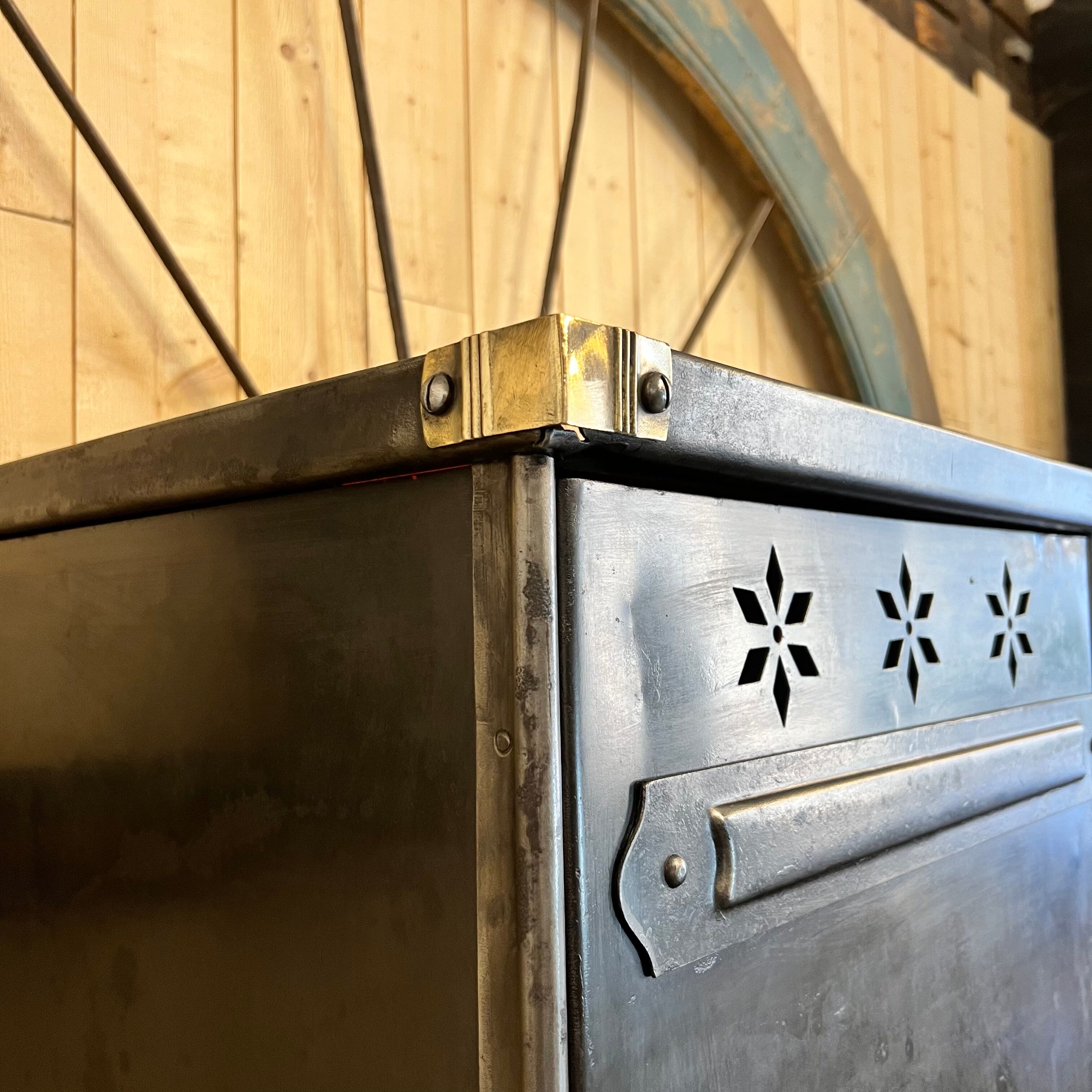 Wardrobe Strafor 1930