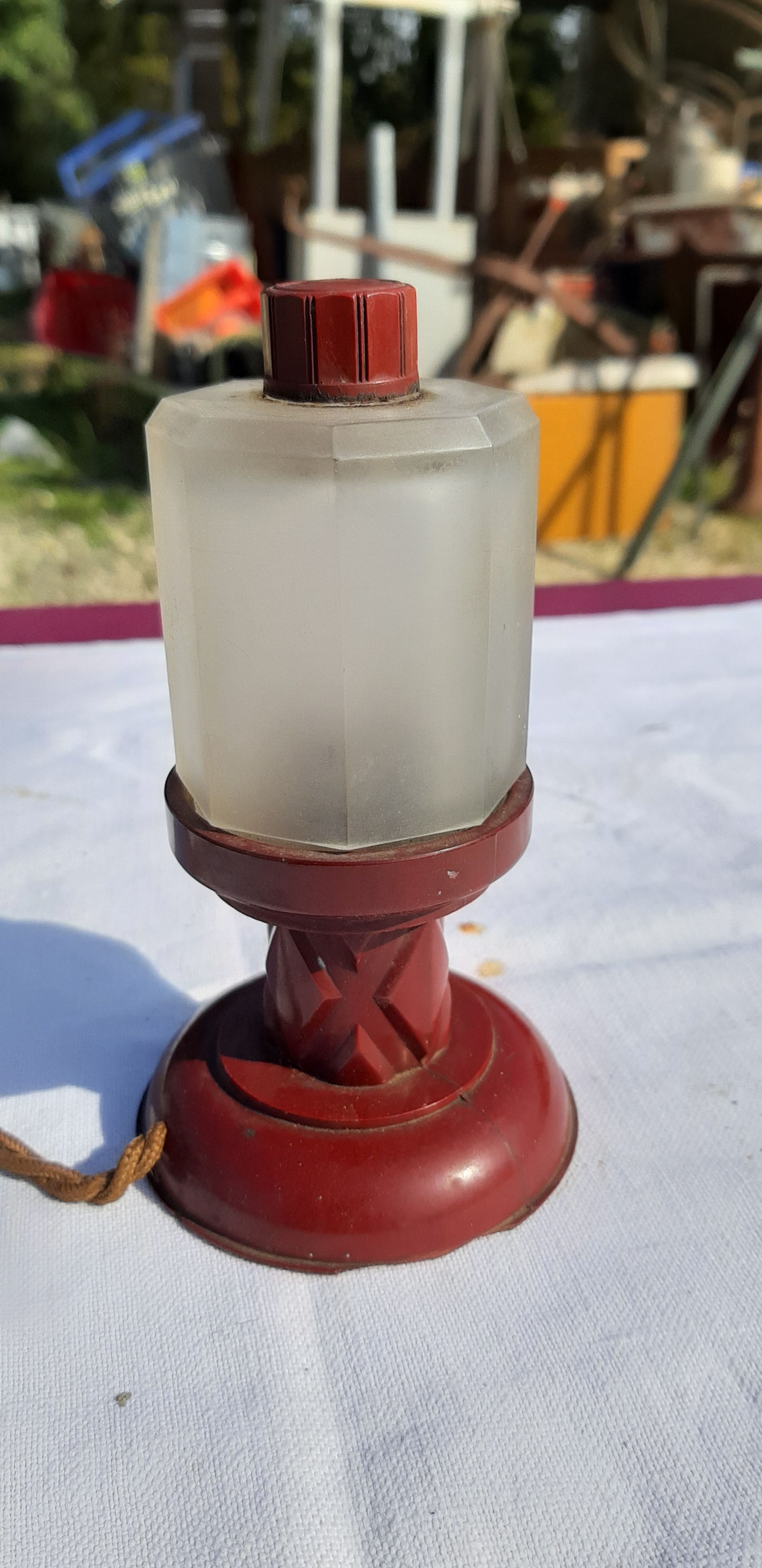 Lampe de voyage vintage en bakélite de marque mout