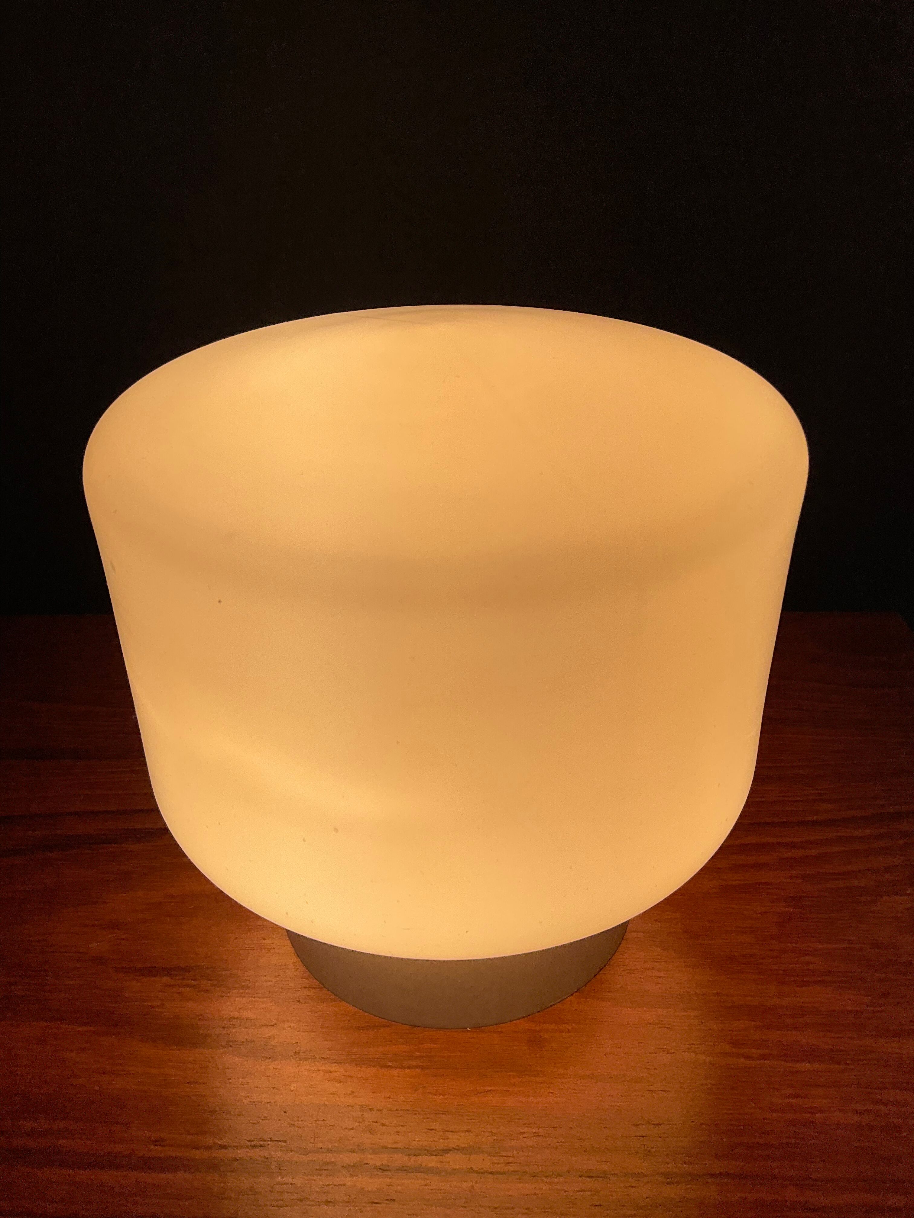 Mushroom lamp in opaline 60s
