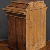 18th century tabernacle decorated with 2 columns and a sun on the facade