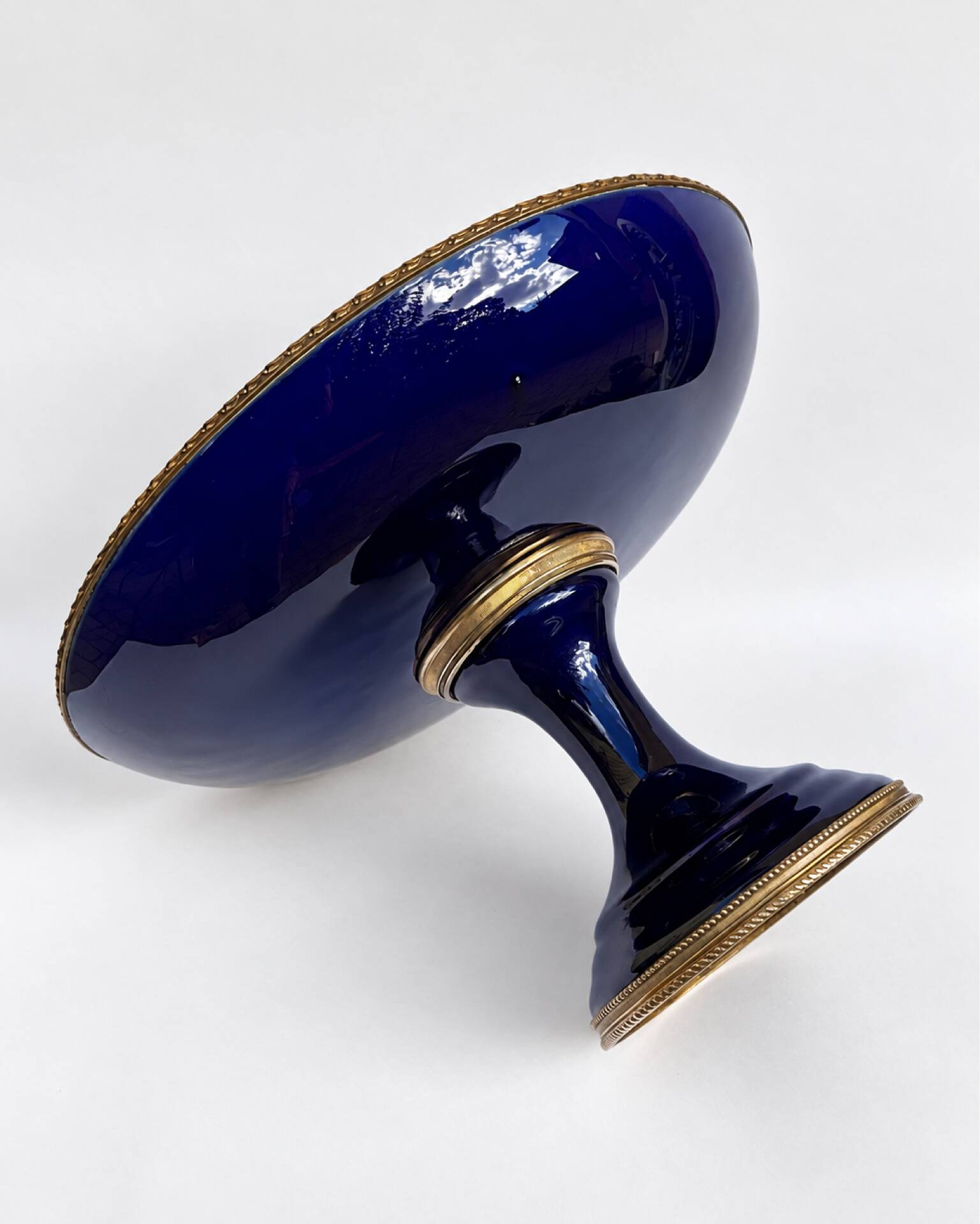 Cobalt blue porcelain cup on a pedestal, Sèvres style, late 19th century.