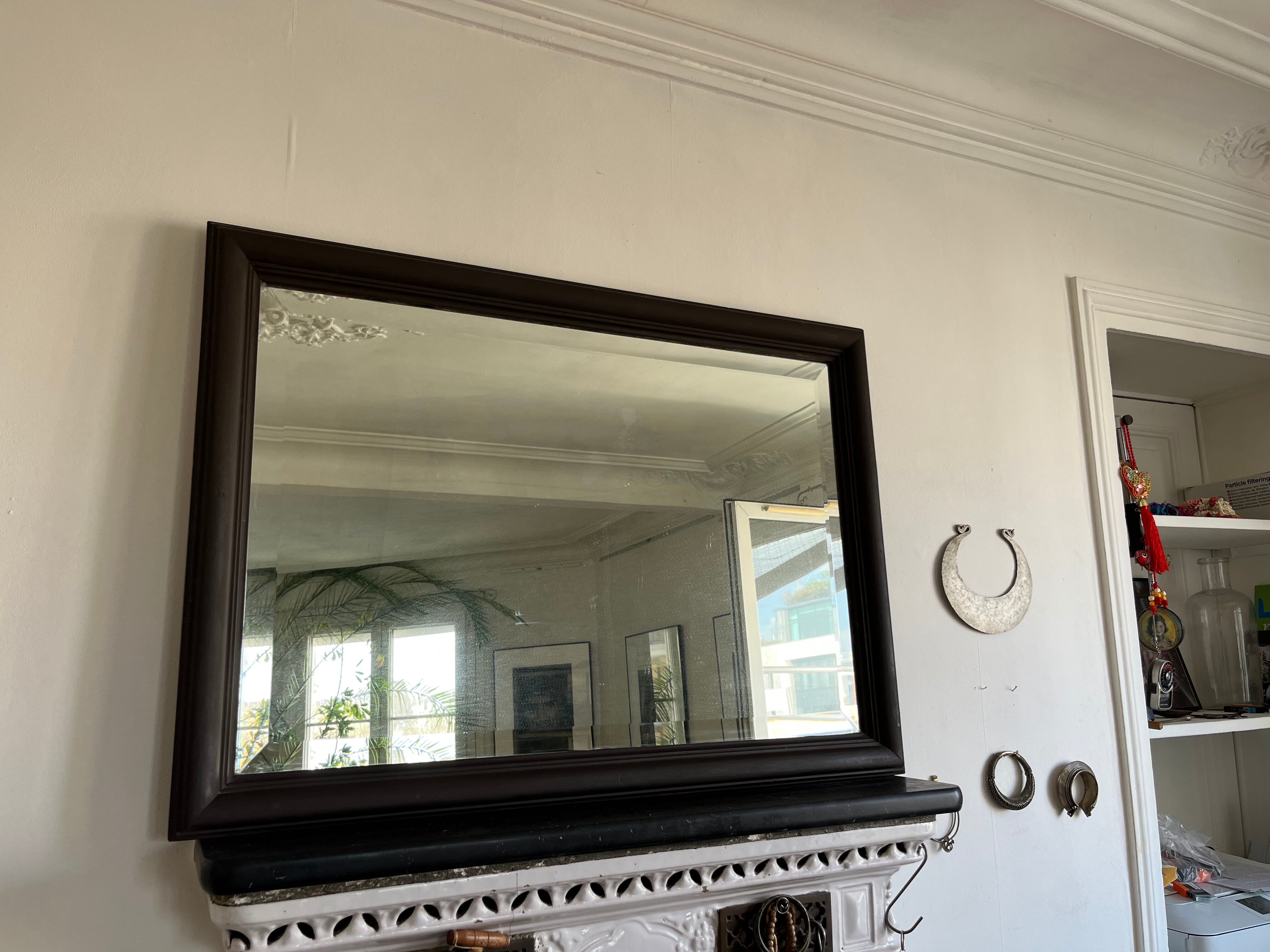 Beveled vintage mirror in painted wood 95x68cm