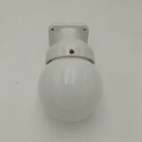 Porcelain and opaline wall lamp
