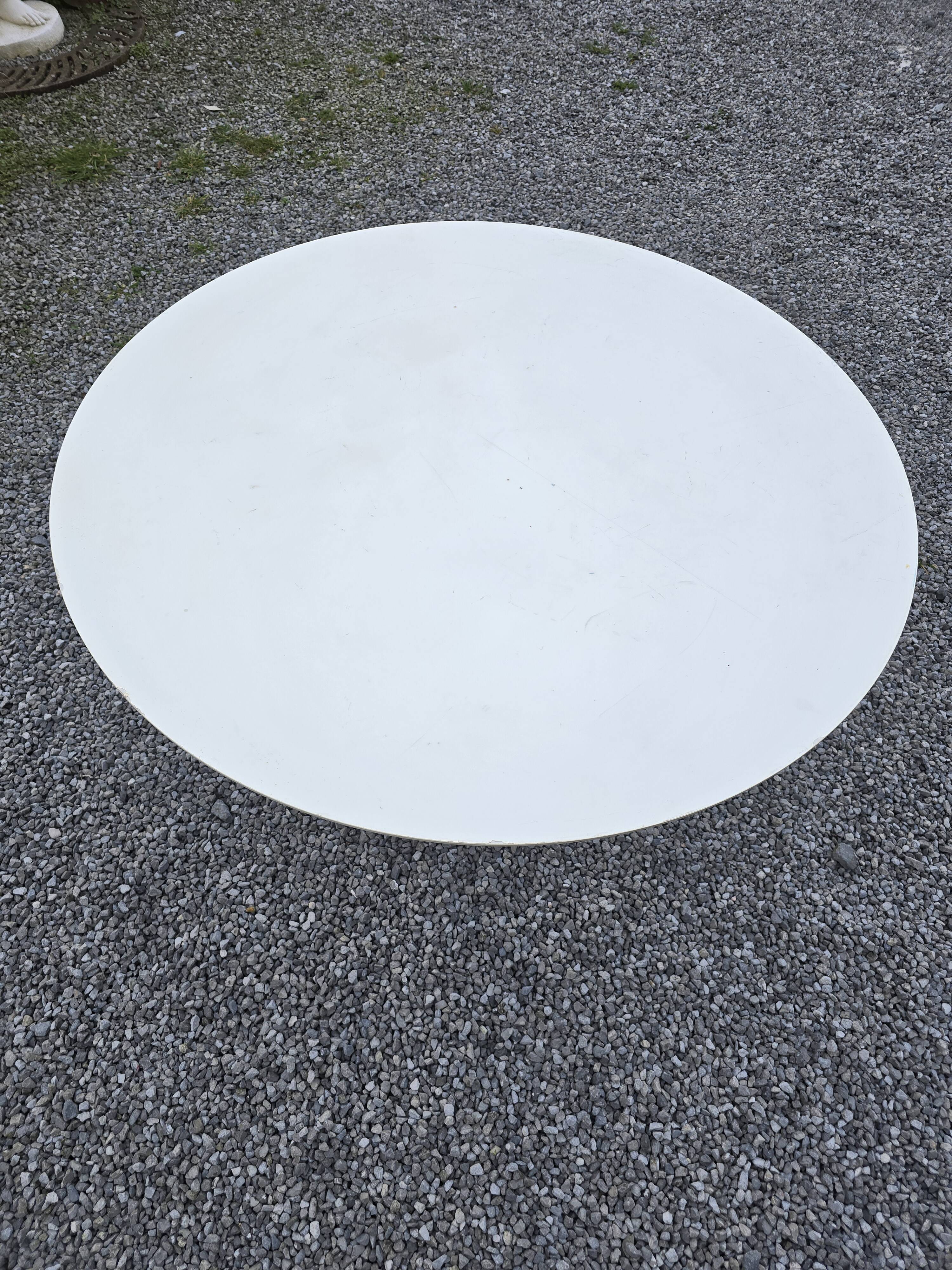 Tulip foot table from the 70s, 120cms in diameter
