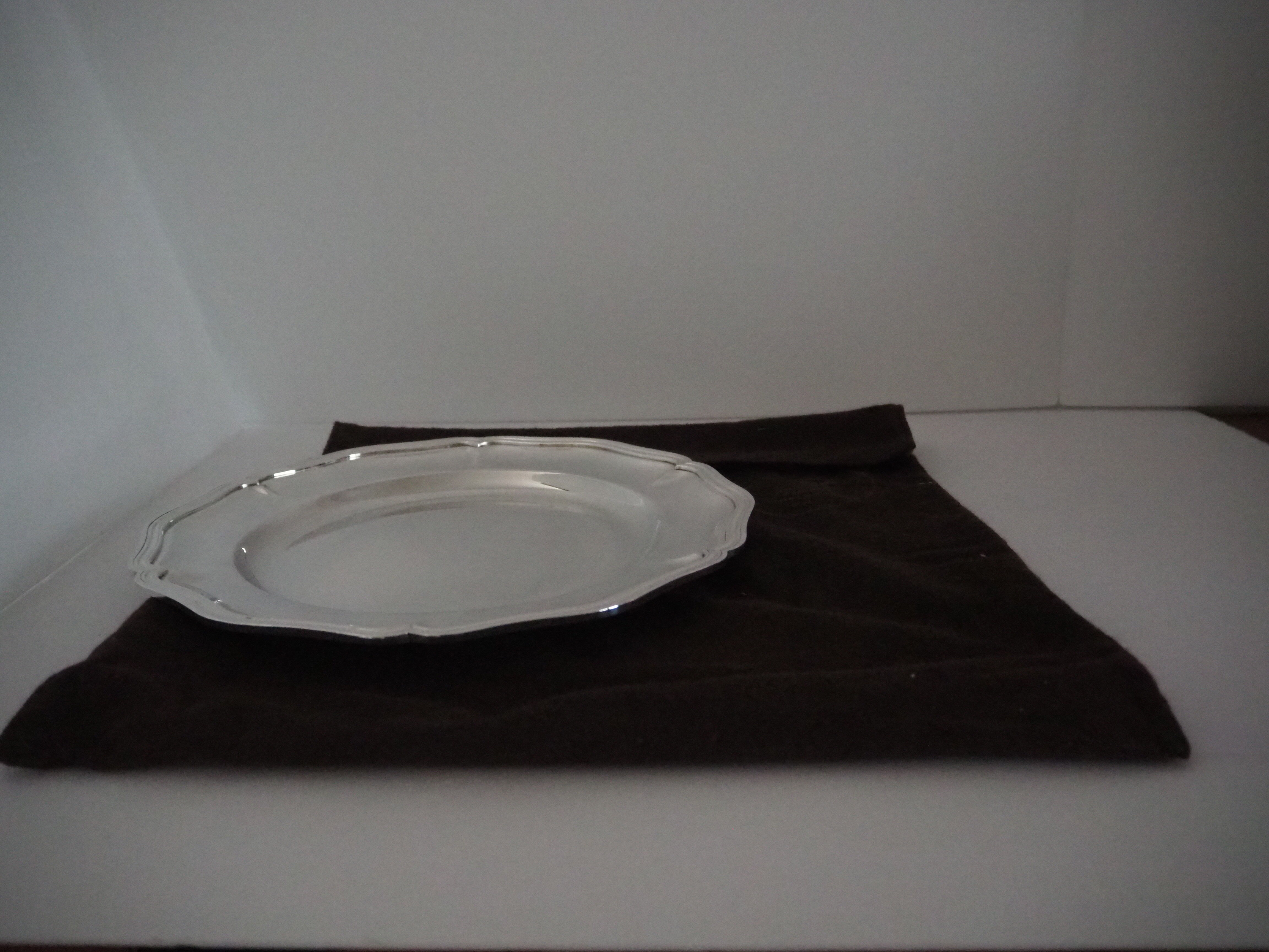 Round plate, Chinon collection with gold trim, Christofle, and its protective felt pouch.