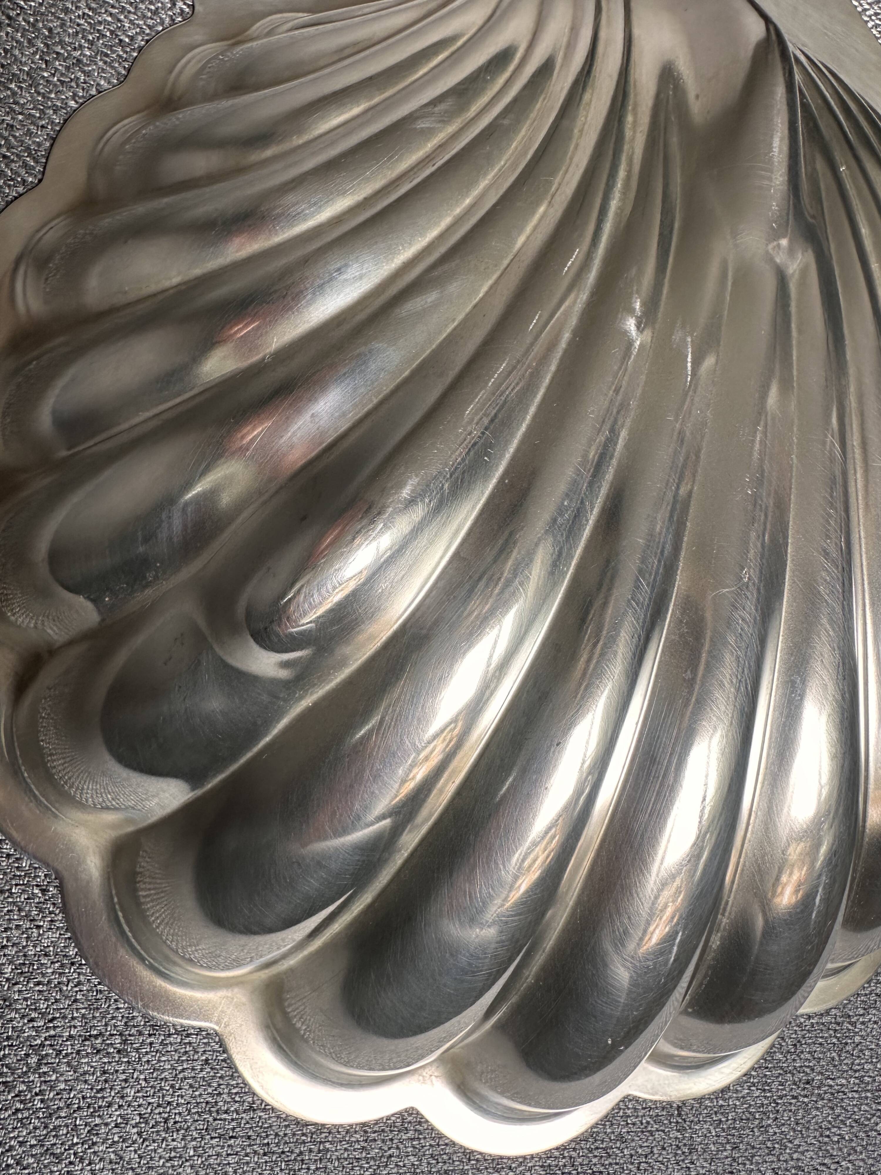 Large shell dish in silver metal Christofle Fleuron