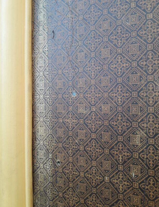 19th century double arched entrance door in oak with grilles and old glass