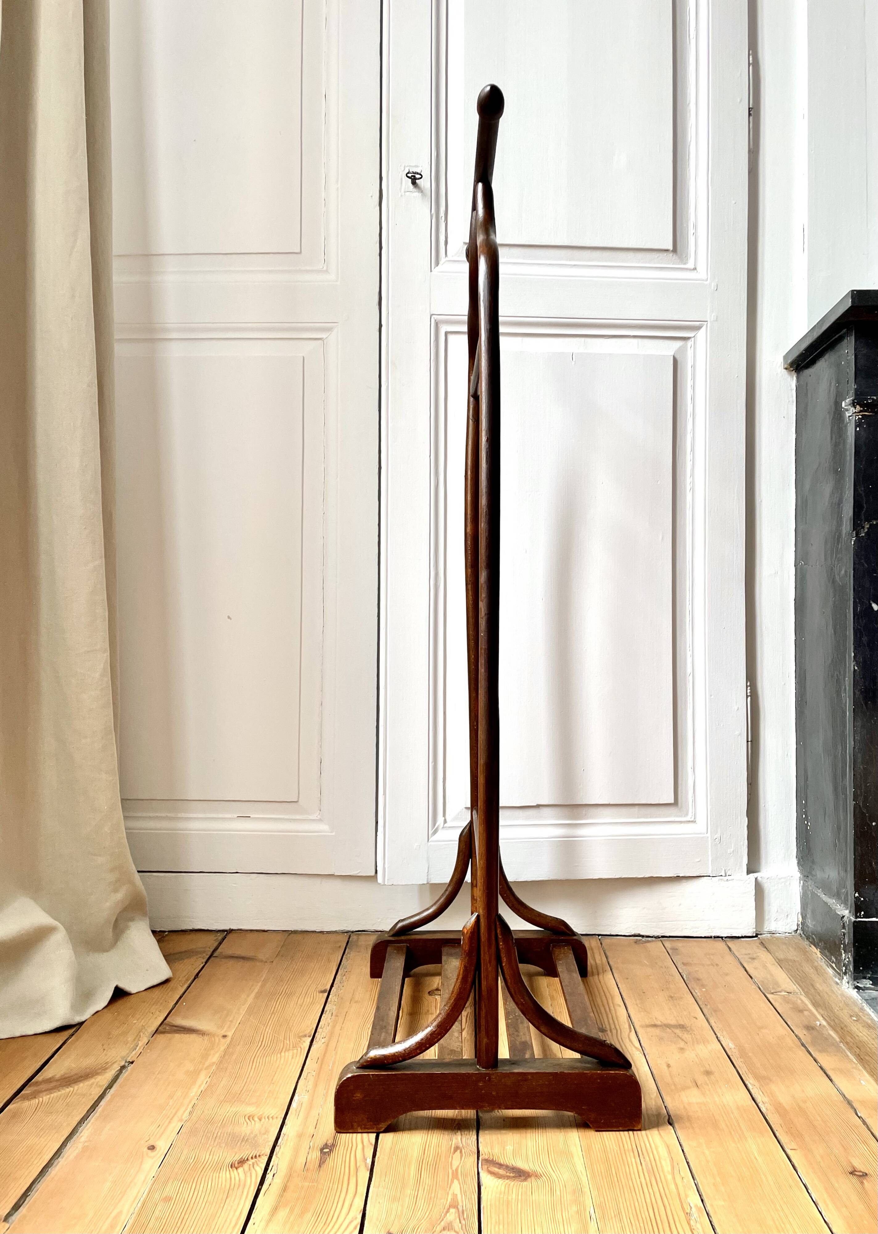 Thonet P133 valet, circa 1920