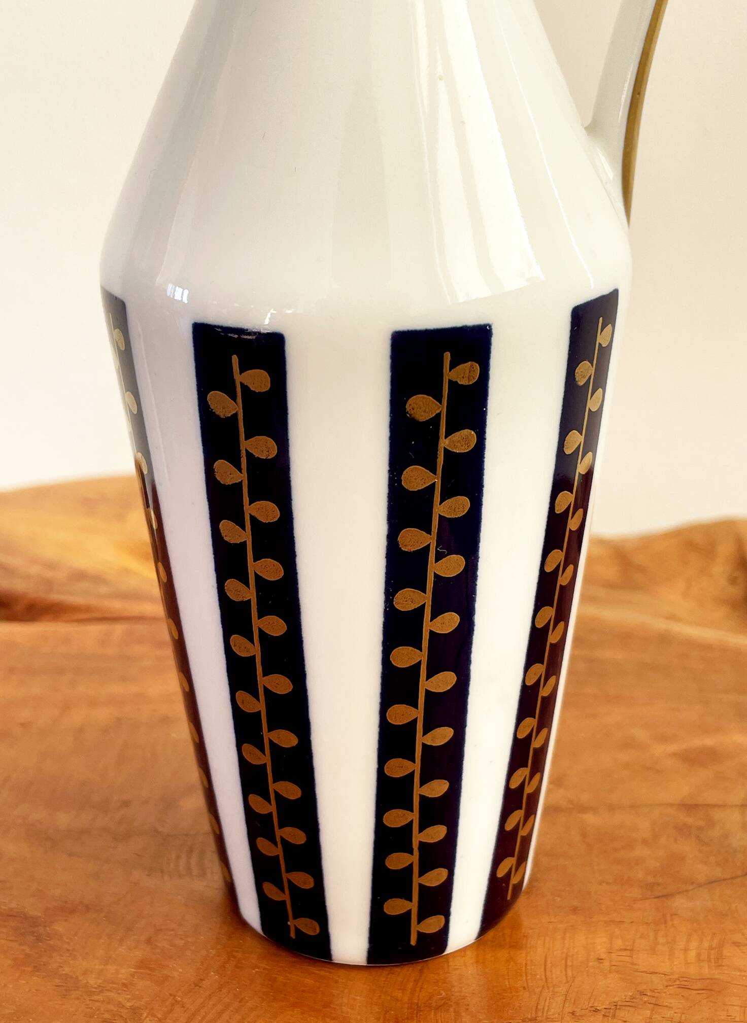 Volkstedt 1762 GDR Echt Kobalt Vase with Handle, East-German Vintage Porcelain
