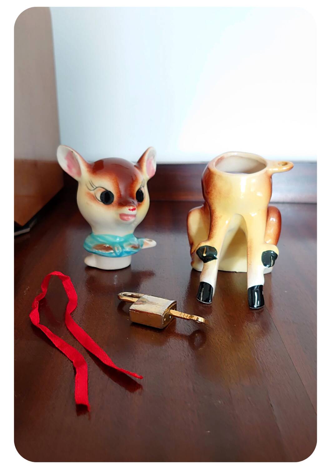 Tirelire de cerf en céramique vintage avec serrure et clé