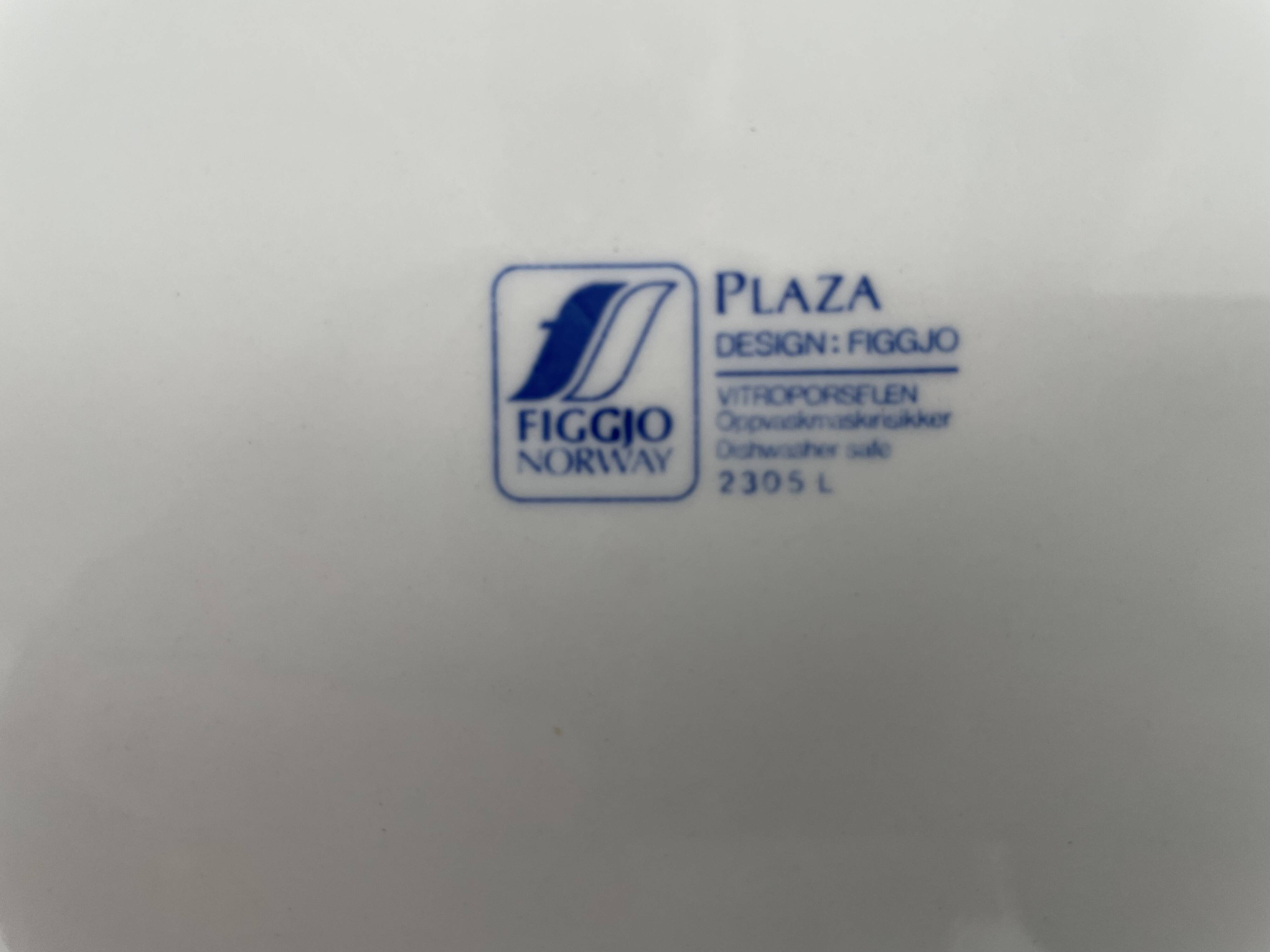 Figgjo dish, model designed by carlo linchetti, swiss artist, scandinavian design, feet decor