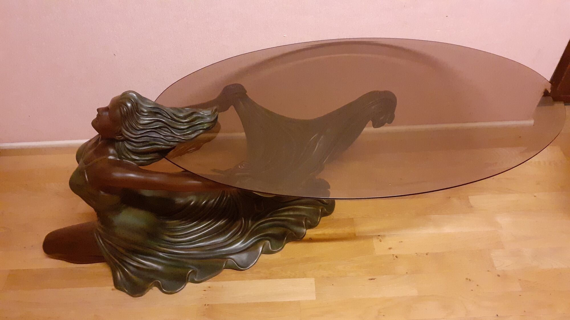 Coffee table, young woman in resin, smoked and beveled glass