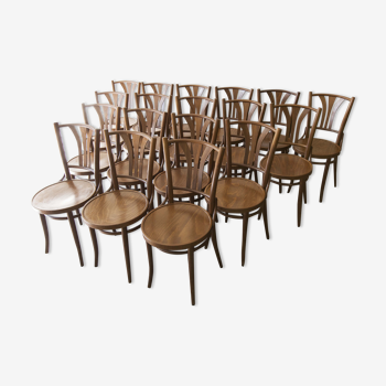 Ensemble de 18 chaises bistrot